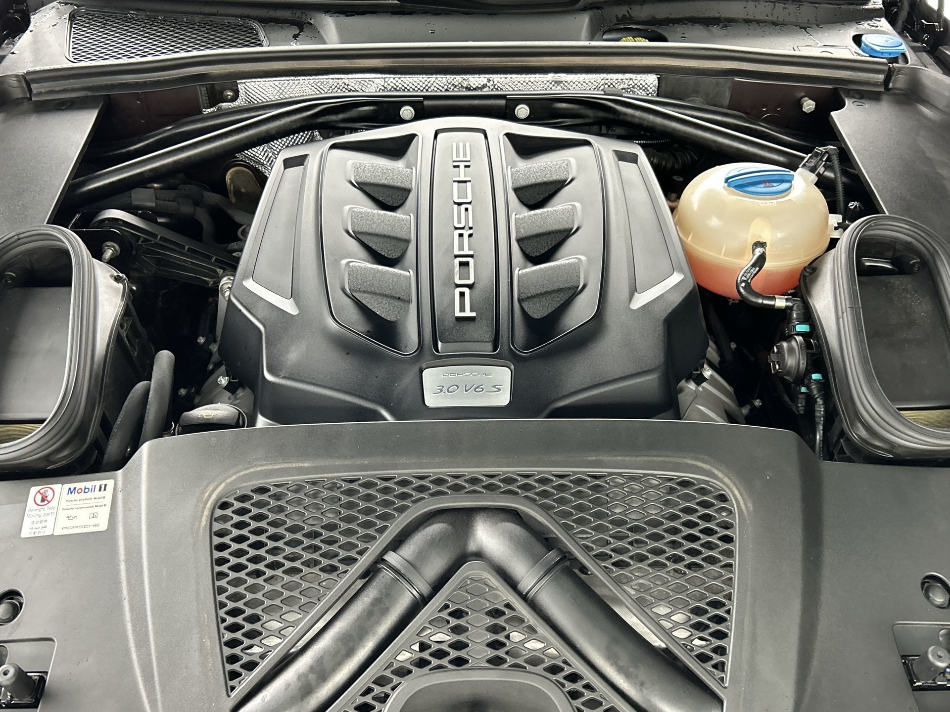 Porsche Macan  2015 à Vancouver, Colombie-Britannique