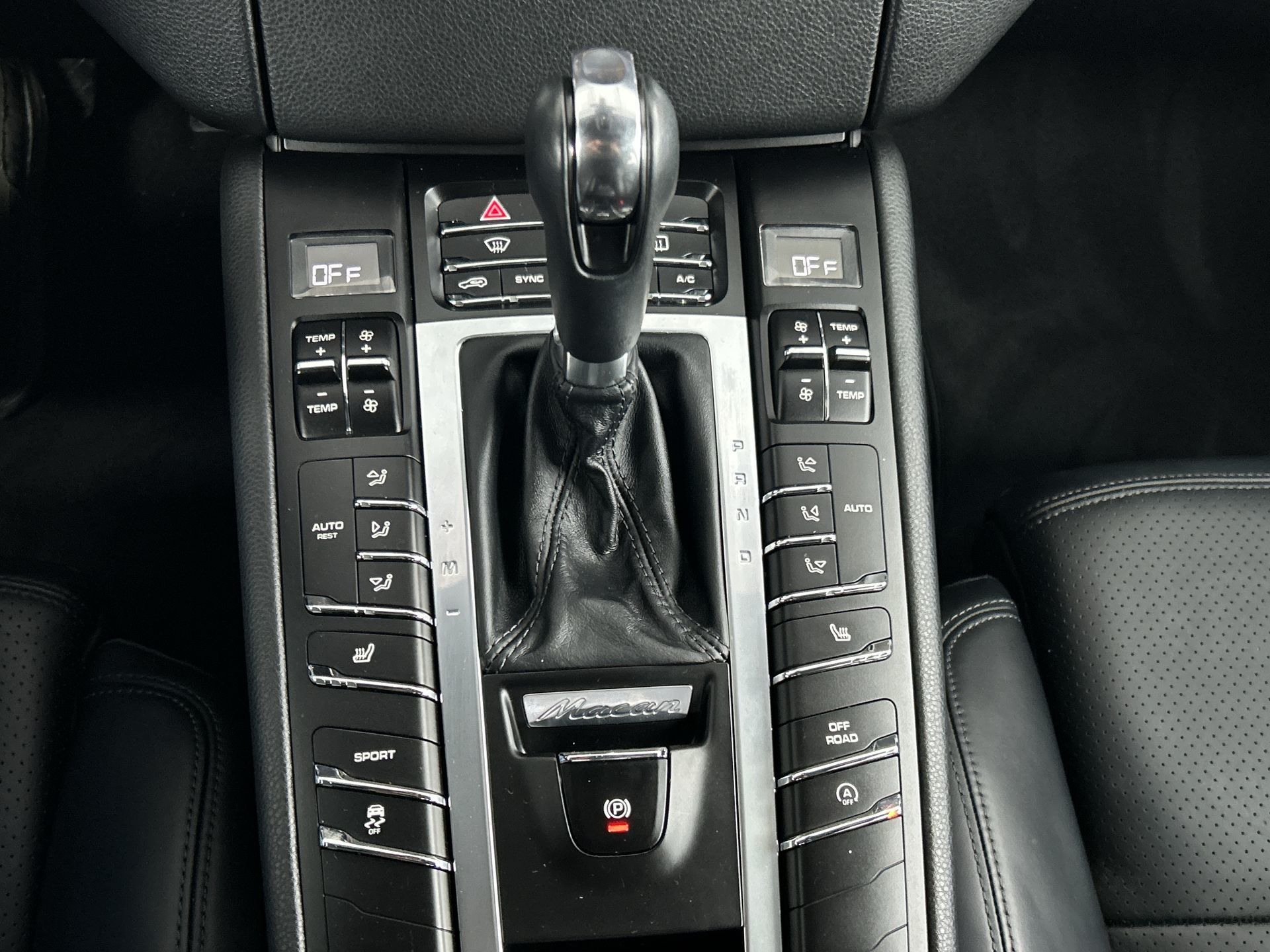 Porsche Macan  2015 à Vancouver, Colombie-Britannique