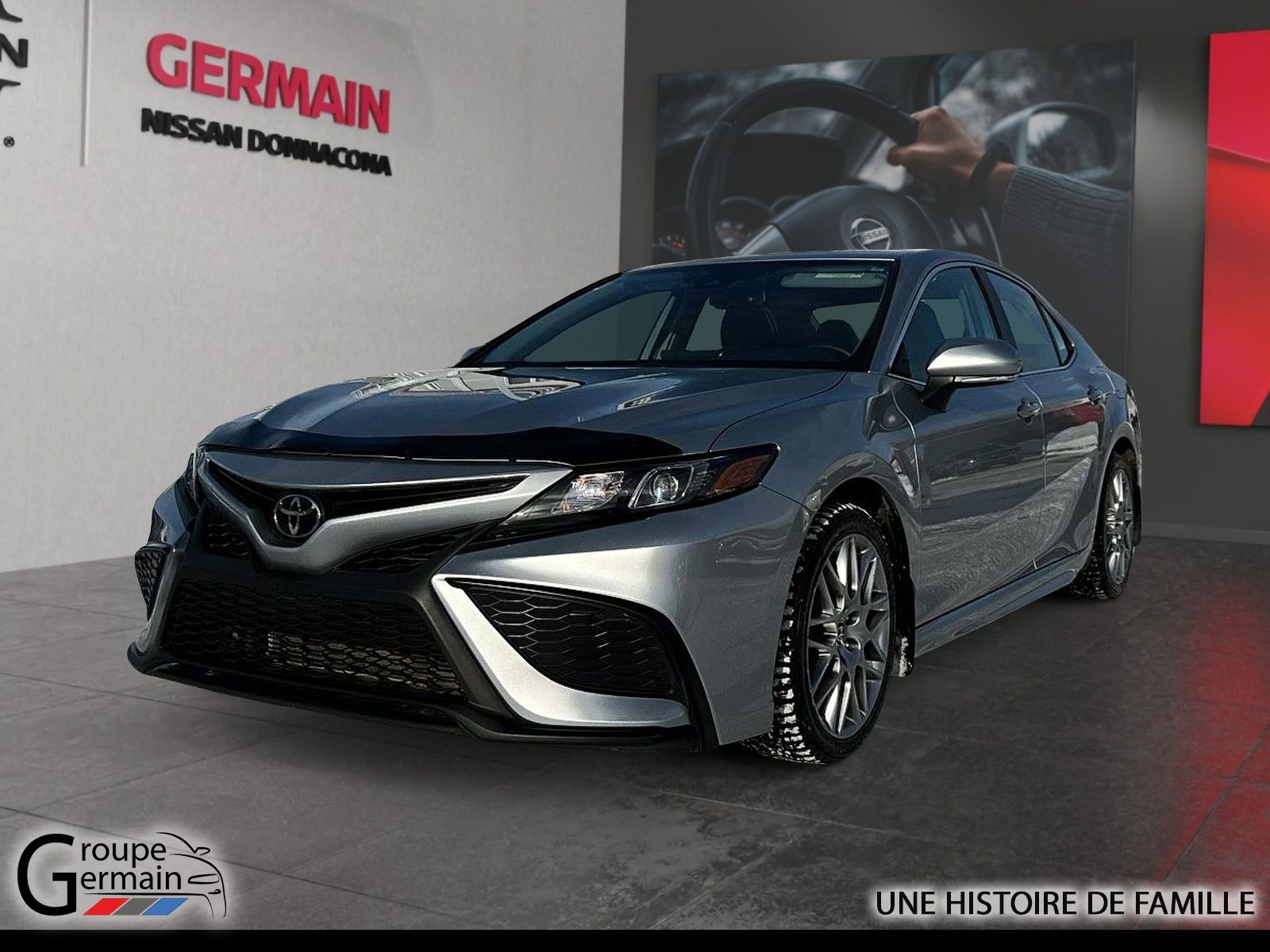 2023 Toyota Camry SE | FWD | 2.5L | 8 PNEUS 8 MAGS |