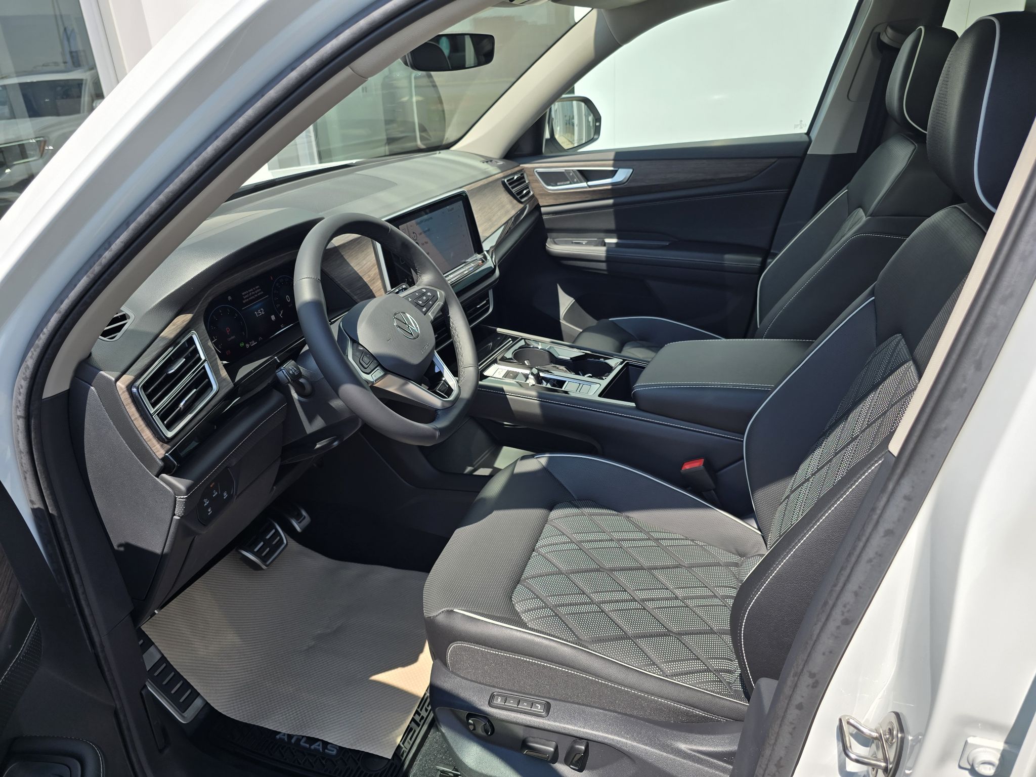 Photo 2026 Volkswagen Atlas Execline #8