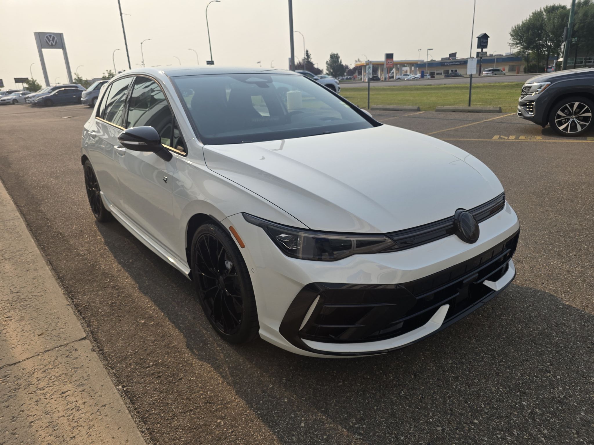 Photo 2026 Volkswagen Golf R R Black Edition 4MOTION #6
