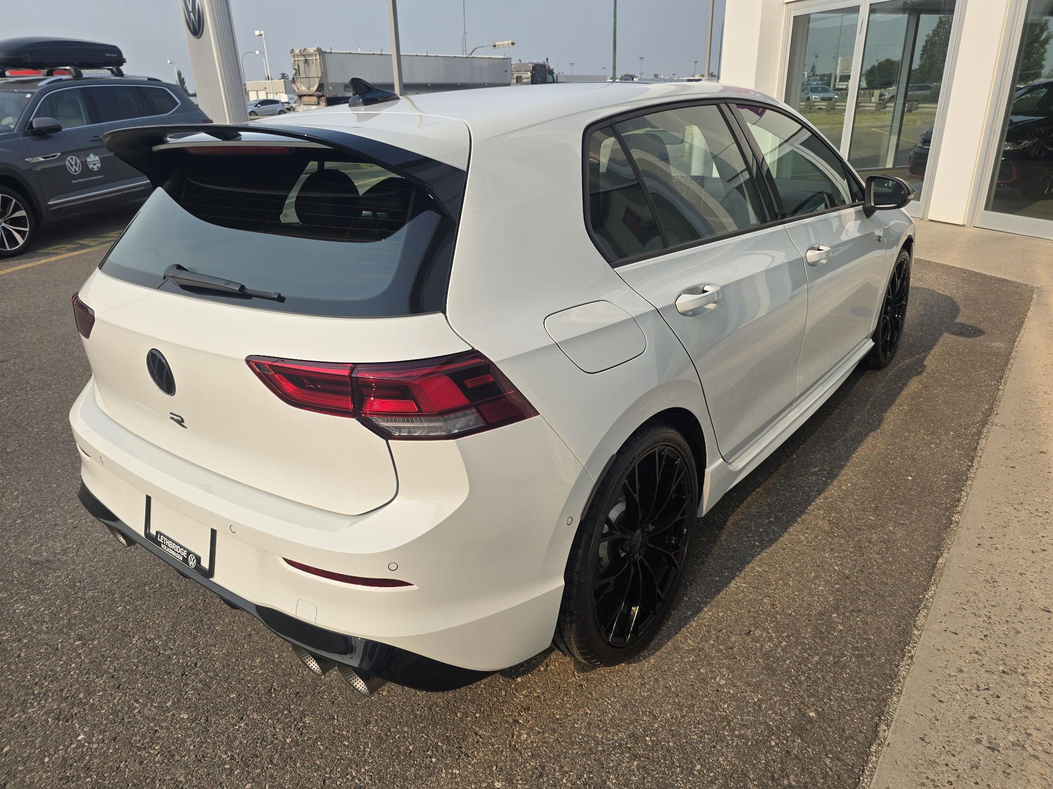 Photo 2026 Volkswagen Golf R R Black Edition 4MOTION #5