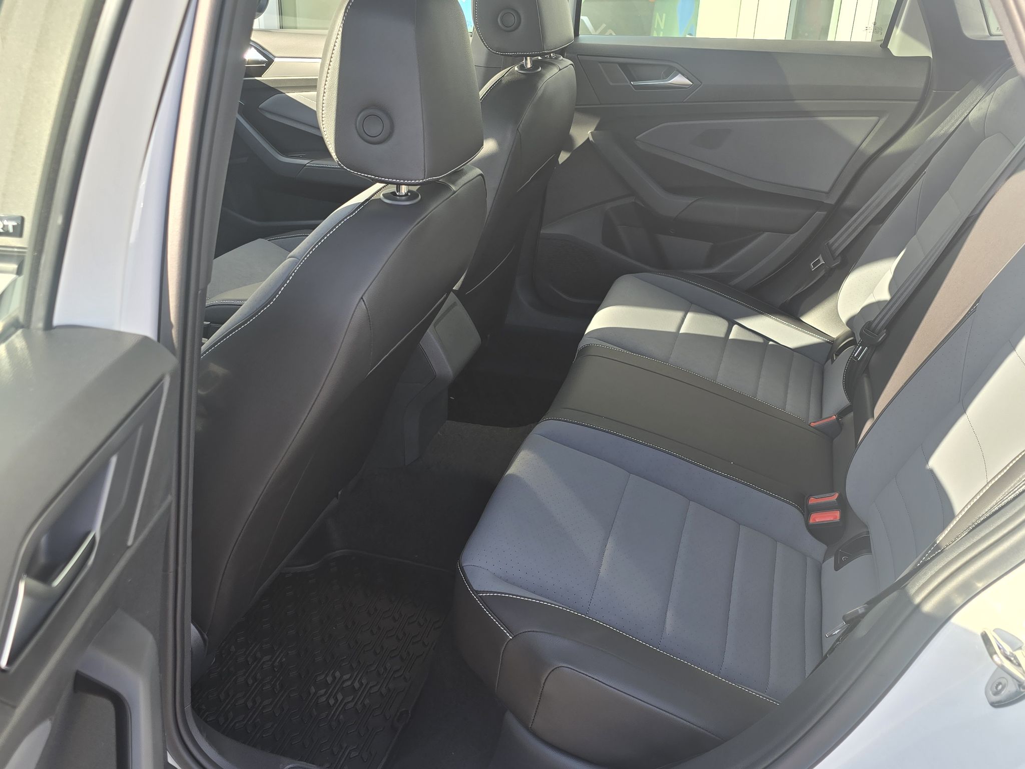 Photo 2027 Volkswagen Jetta Comfortline #8