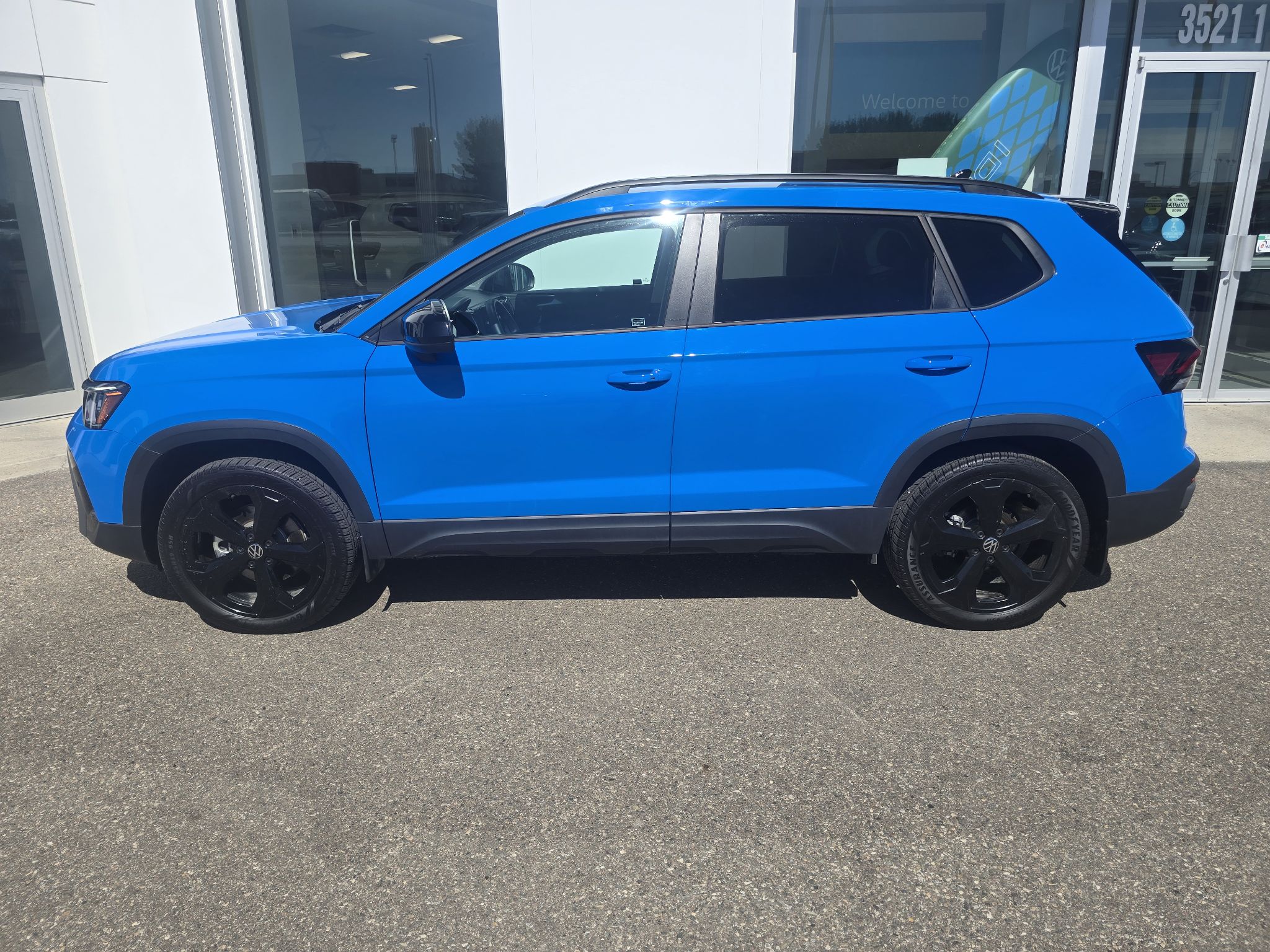 Photo 2026 Volkswagen Taos Comfortline Black Edition 4MOTION #2