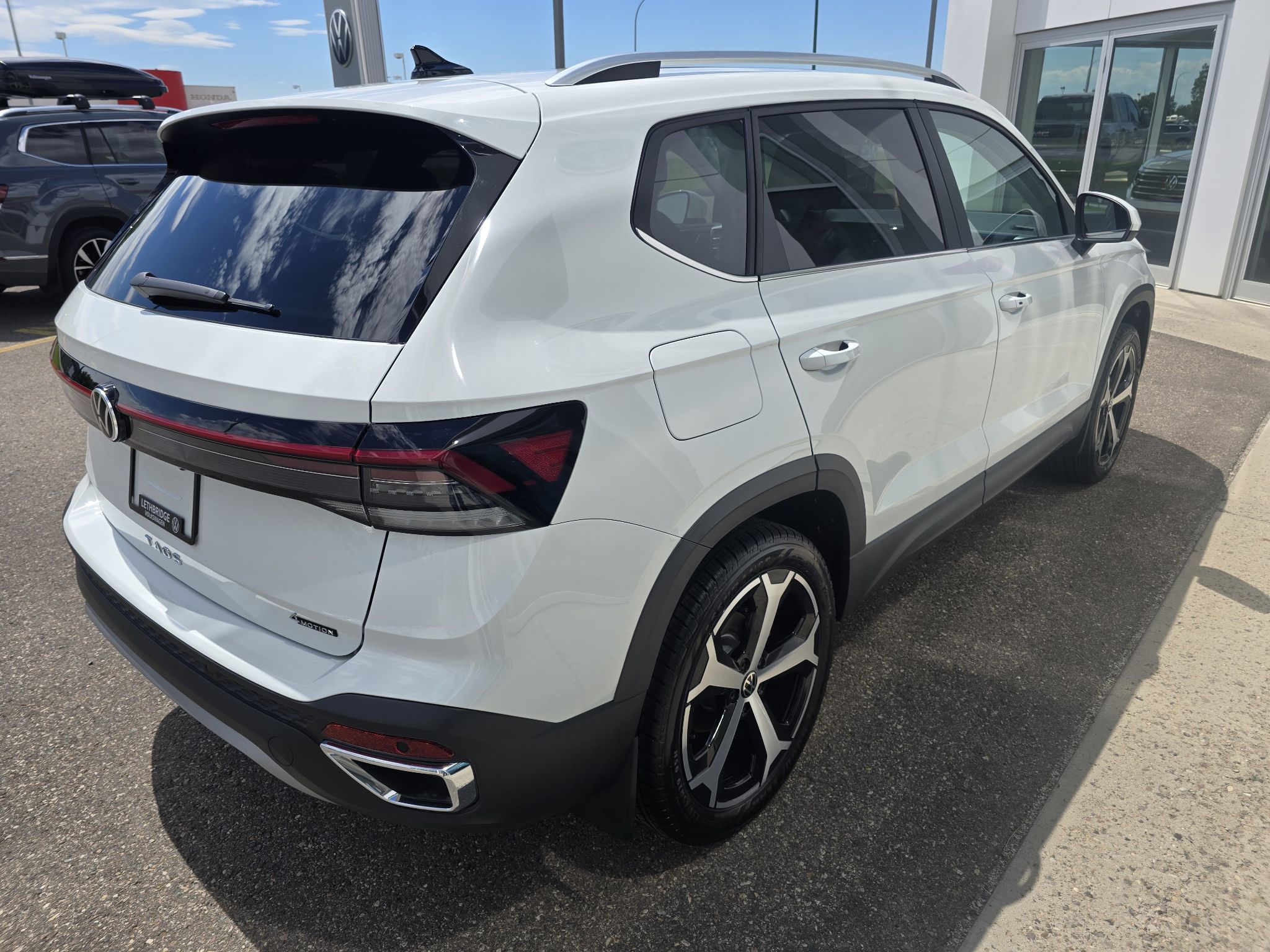 Photo 2026 Volkswagen Taos Highline 4MOTION #3