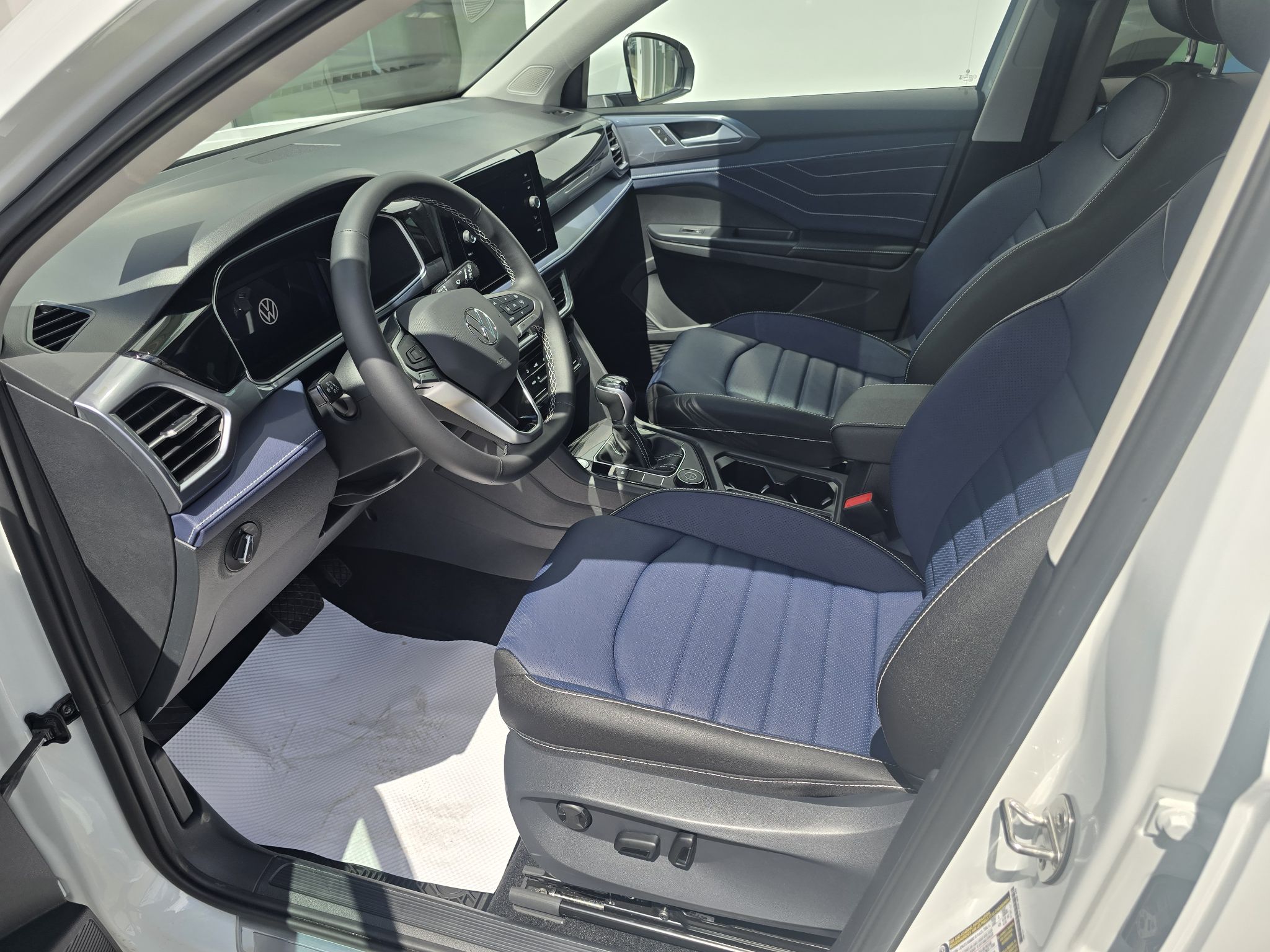 Photo 2026 Volkswagen Taos Highline 4MOTION #6