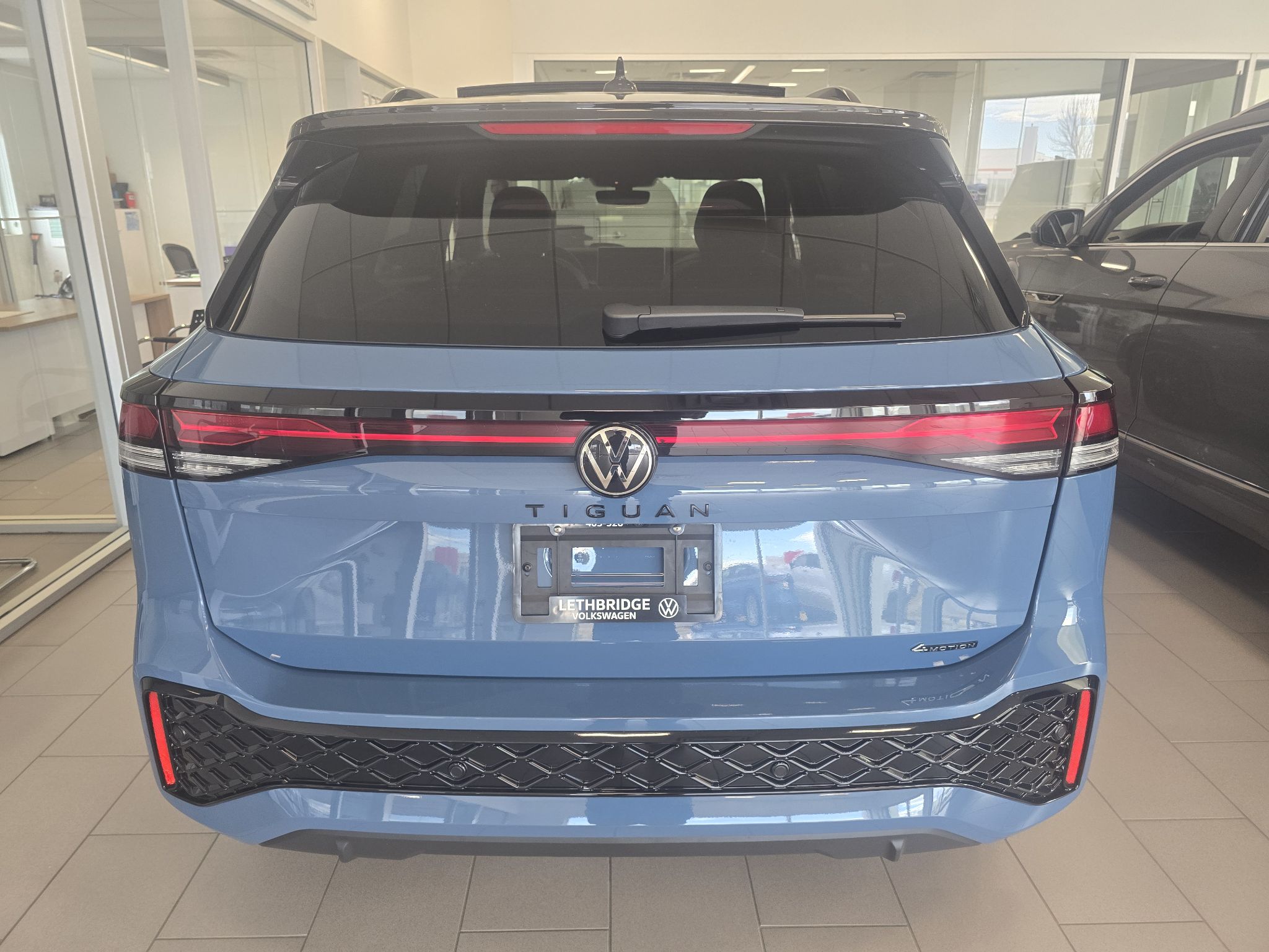 Photo 2026 Volkswagen Tiguan Comfortline R-Line Black Edition 4MOTION #4