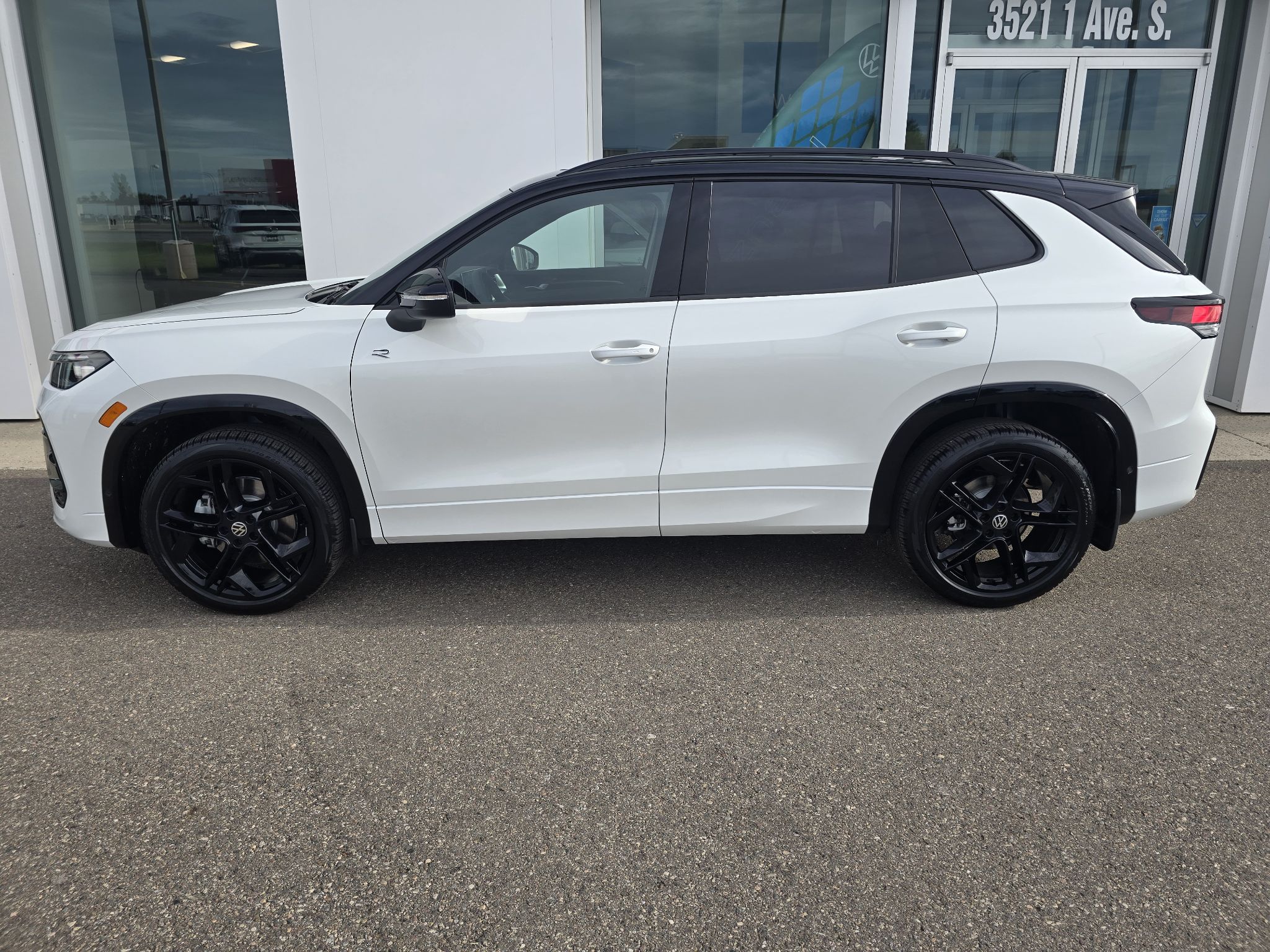 Photo 2026 Volkswagen Tiguan Comfortline R-Line Black Edition 4MOTION #4