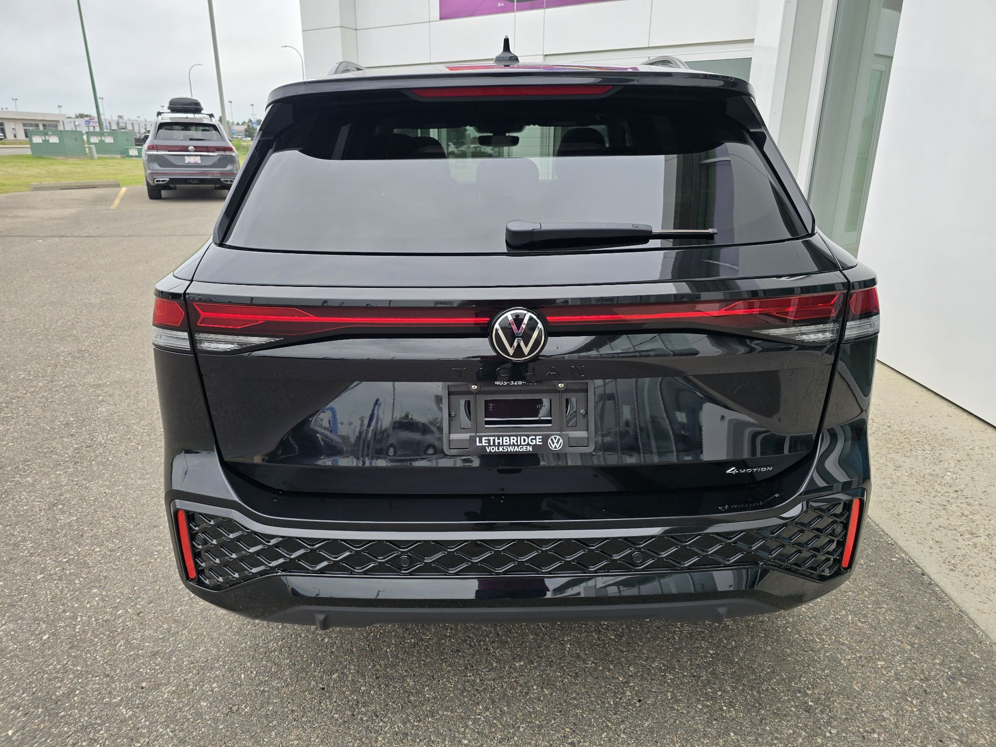 Photo 2026 Volkswagen Tiguan Comfortline R-Line Black Edition 4MOTION #3