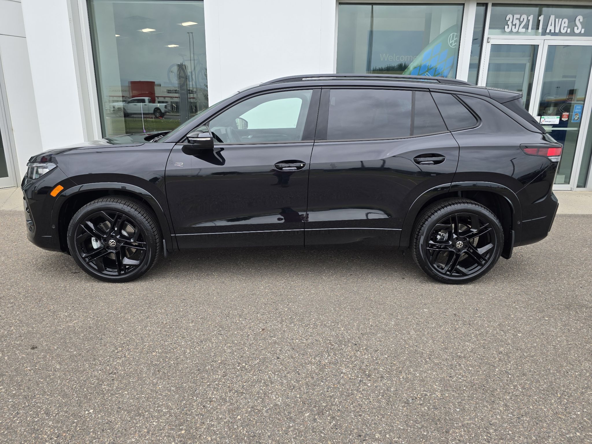 Photo 2026 Volkswagen Tiguan Comfortline R-Line Black Edition 4MOTION #4