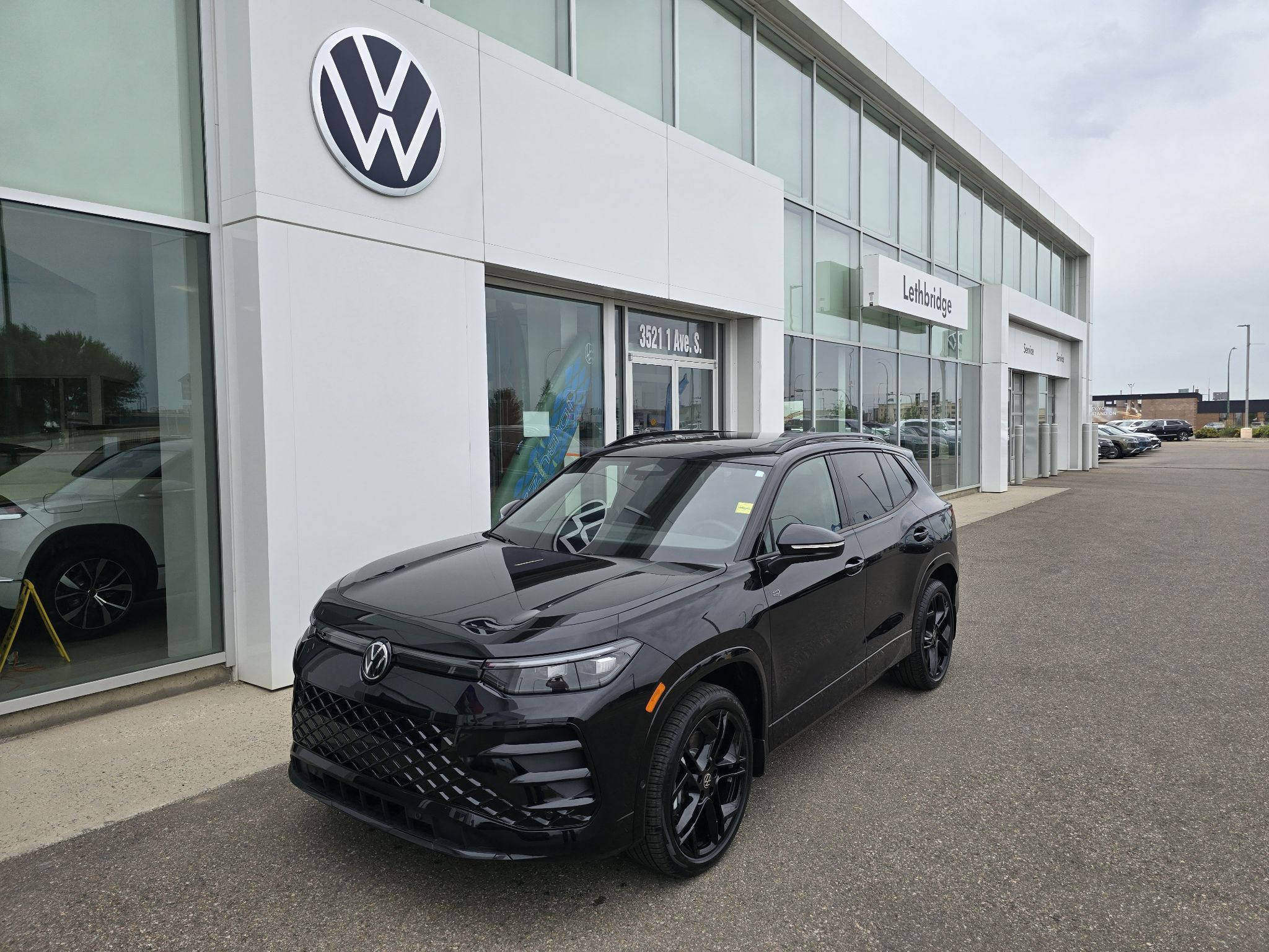Photo 2026 Volkswagen Tiguan Comfortline R-Line Black Edition 4MOTION #1