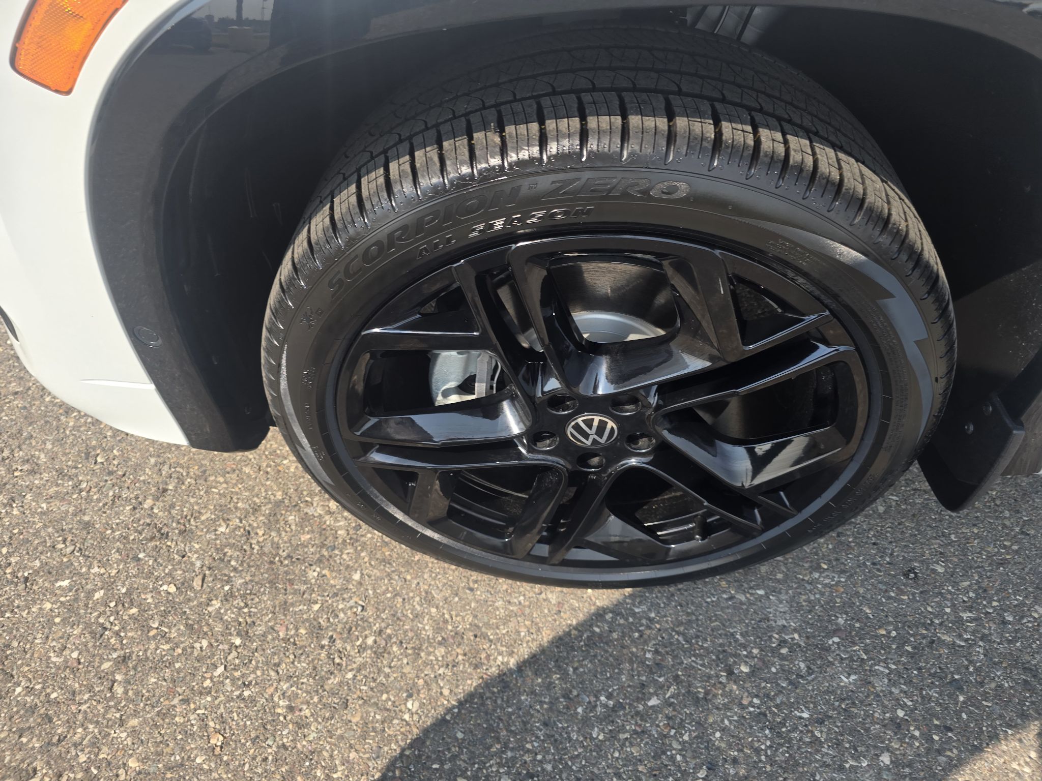 Photo 2026 Volkswagen Tiguan Comfortline R-Line Black Edition 4MOTION #8