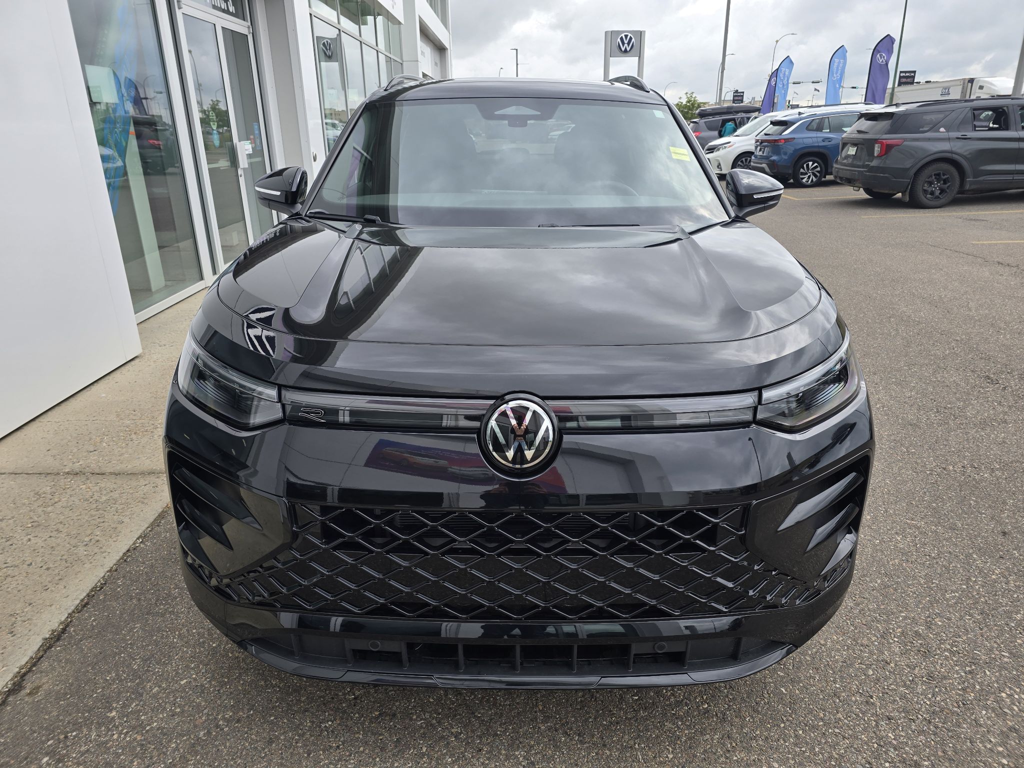 Photo 2026 Volkswagen Tiguan Comfortline R-Line Black Edition 4MOTION #6