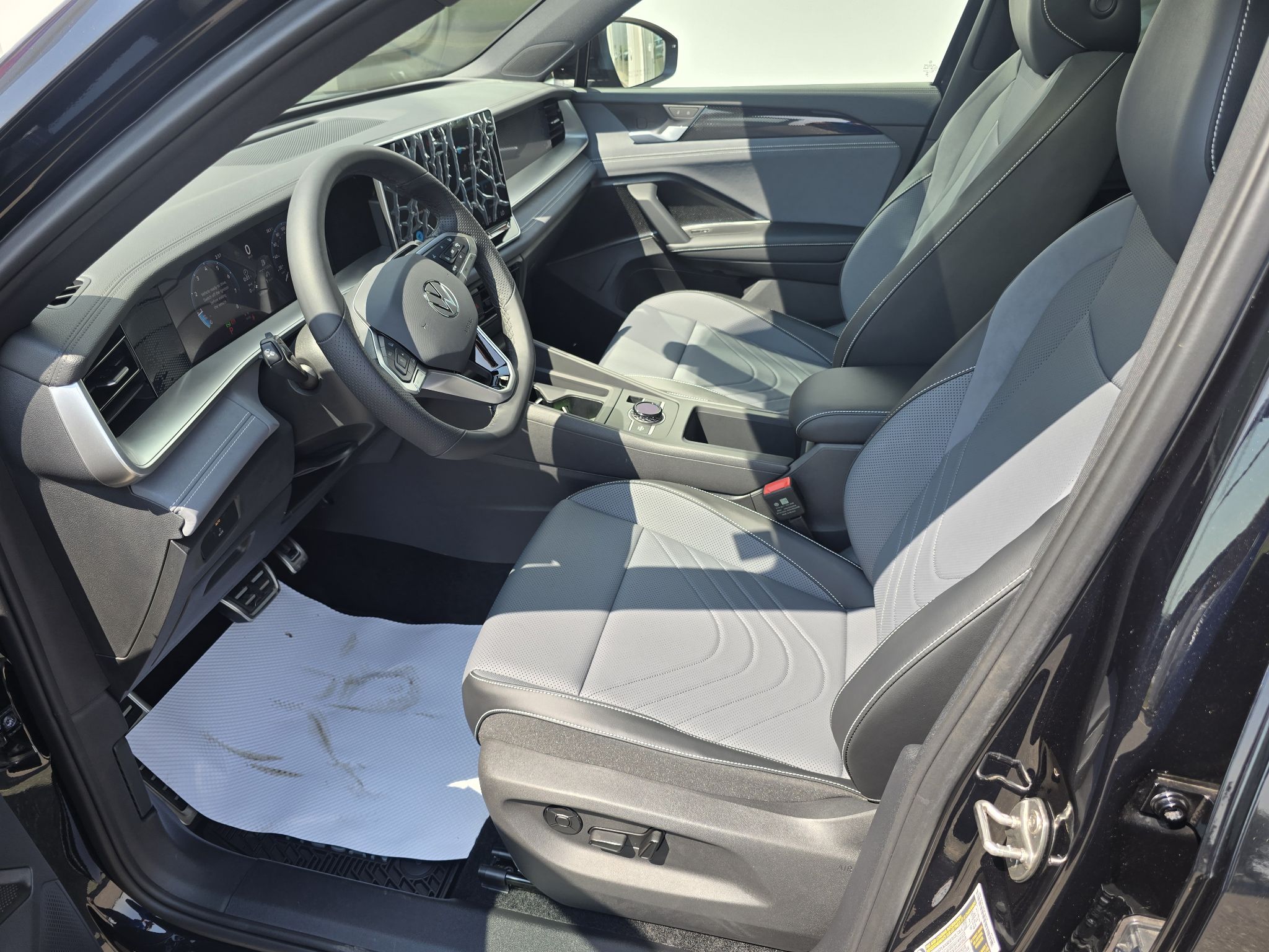 Photo 2026 Volkswagen Tiguan Comfortline R-Line Black Edition 4MOTION #8
