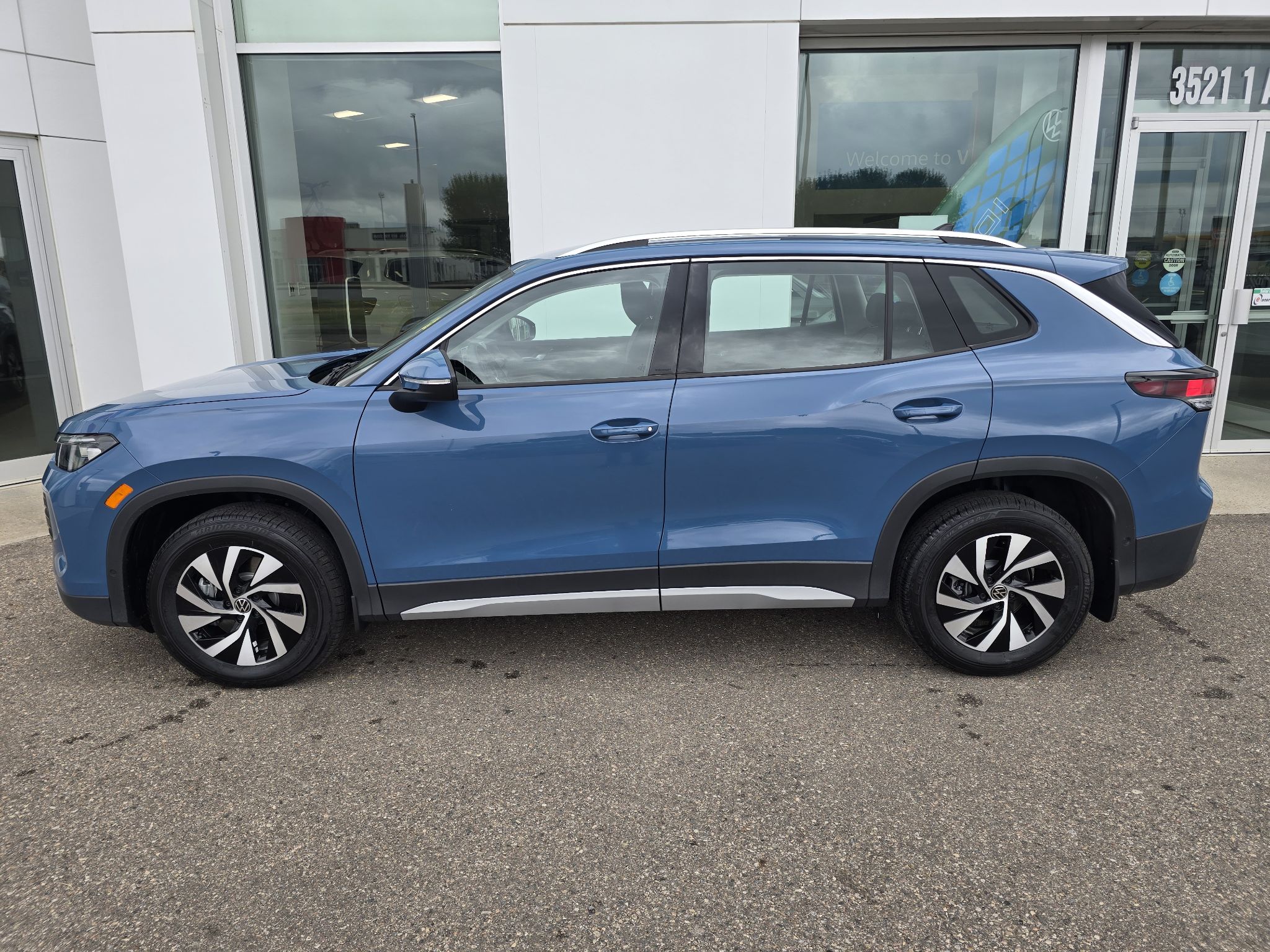 Photo 2026 Volkswagen Tiguan Trendline 4MOTION #2