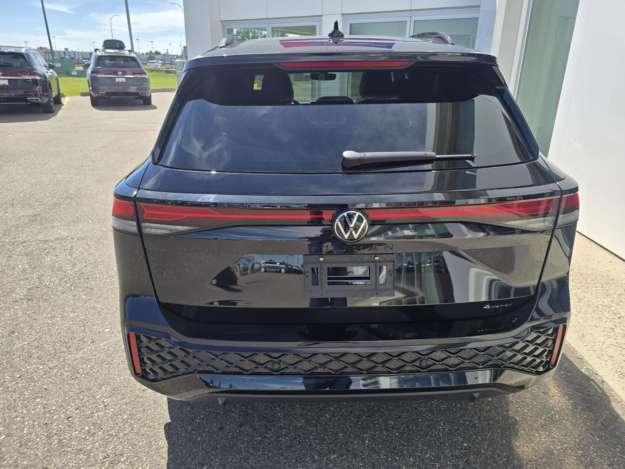 Photo 2026 Volkswagen Tiguan Comfortline R-Line Black Edition 4MOTION #4