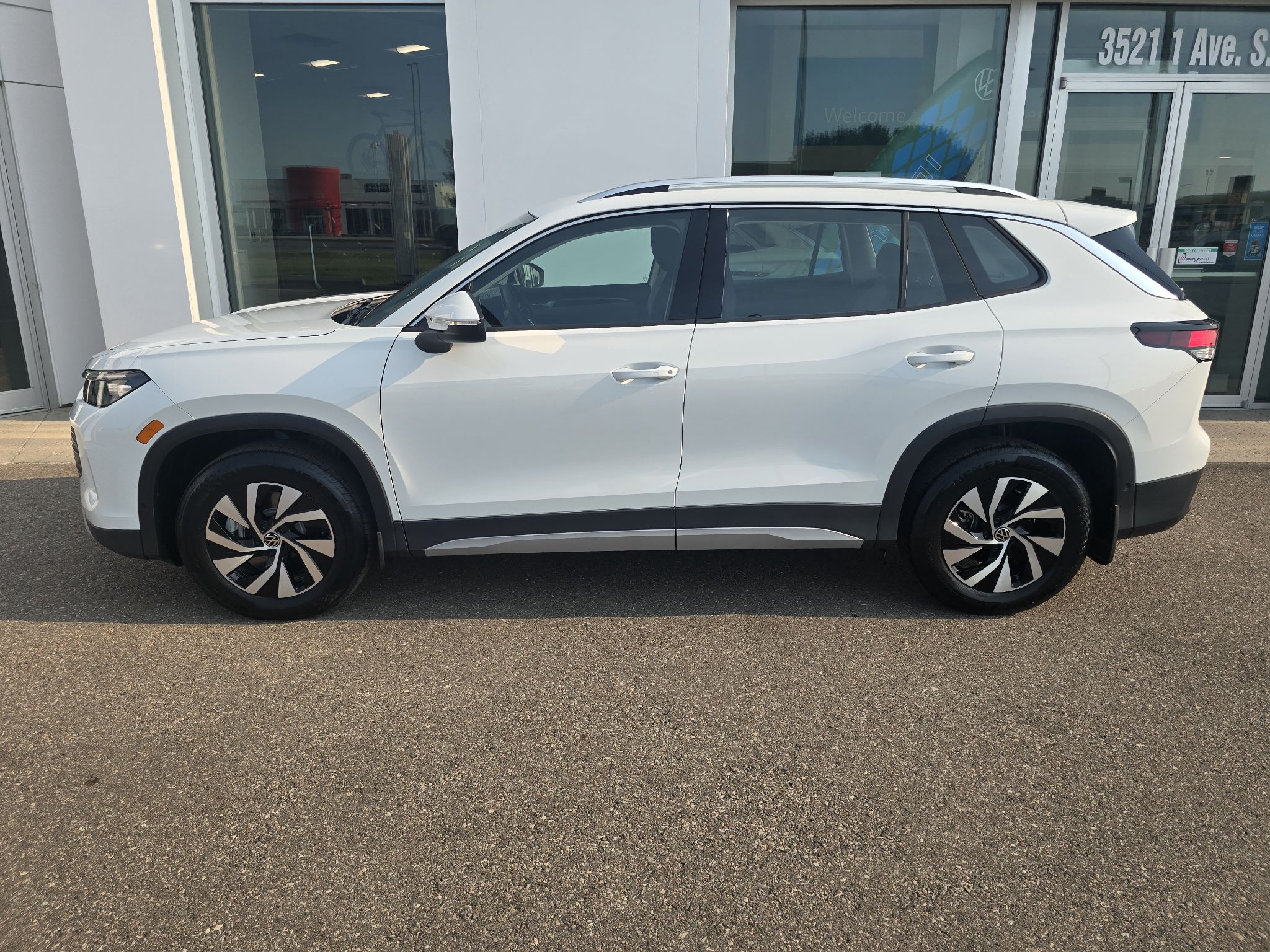 Photo 2026 Volkswagen Tiguan Trendline 4MOTION #2