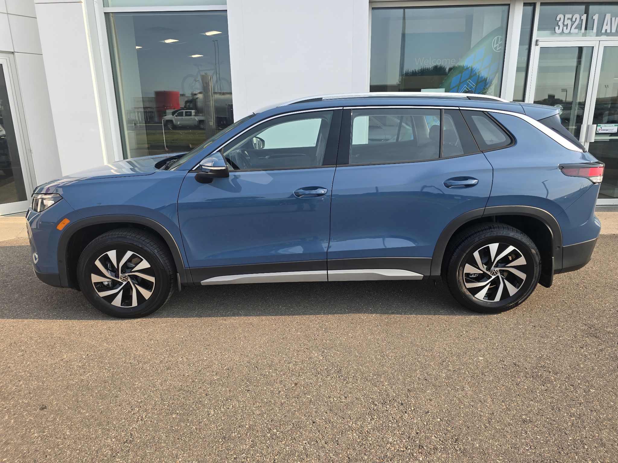 Photo 2026 Volkswagen Tiguan Trendline 4MOTION #2