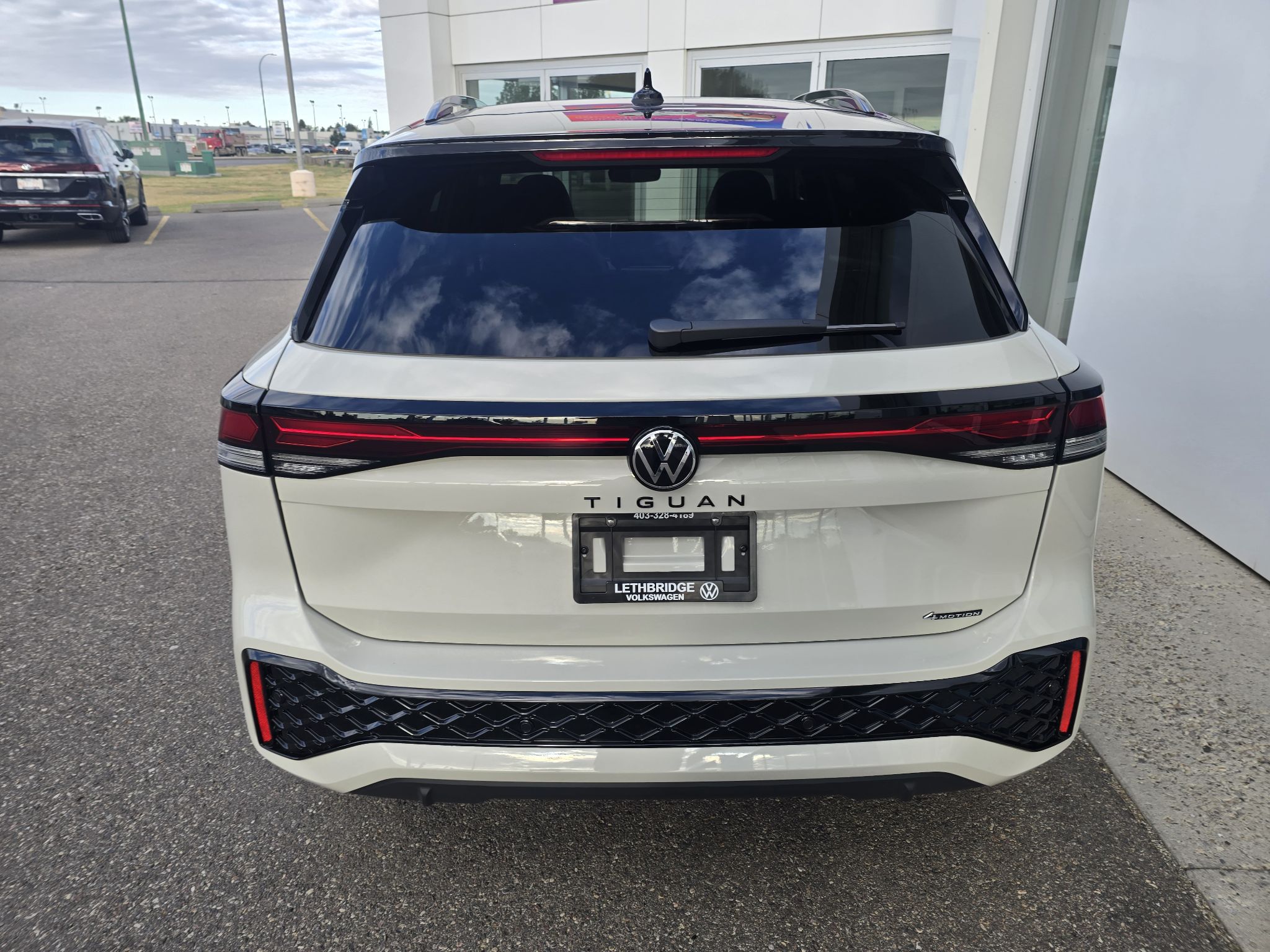 Photo 2026 Volkswagen Tiguan Comfortline R-Line Black Edition 4MOTION #4