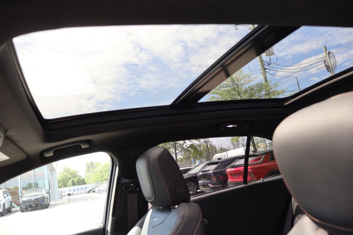 Photo 2021 Cadillac XT4 AWD Sport #8