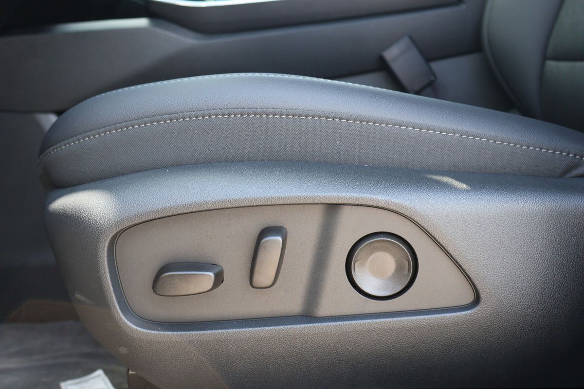 Photo 2027 Chevrolet Equinox LT #8