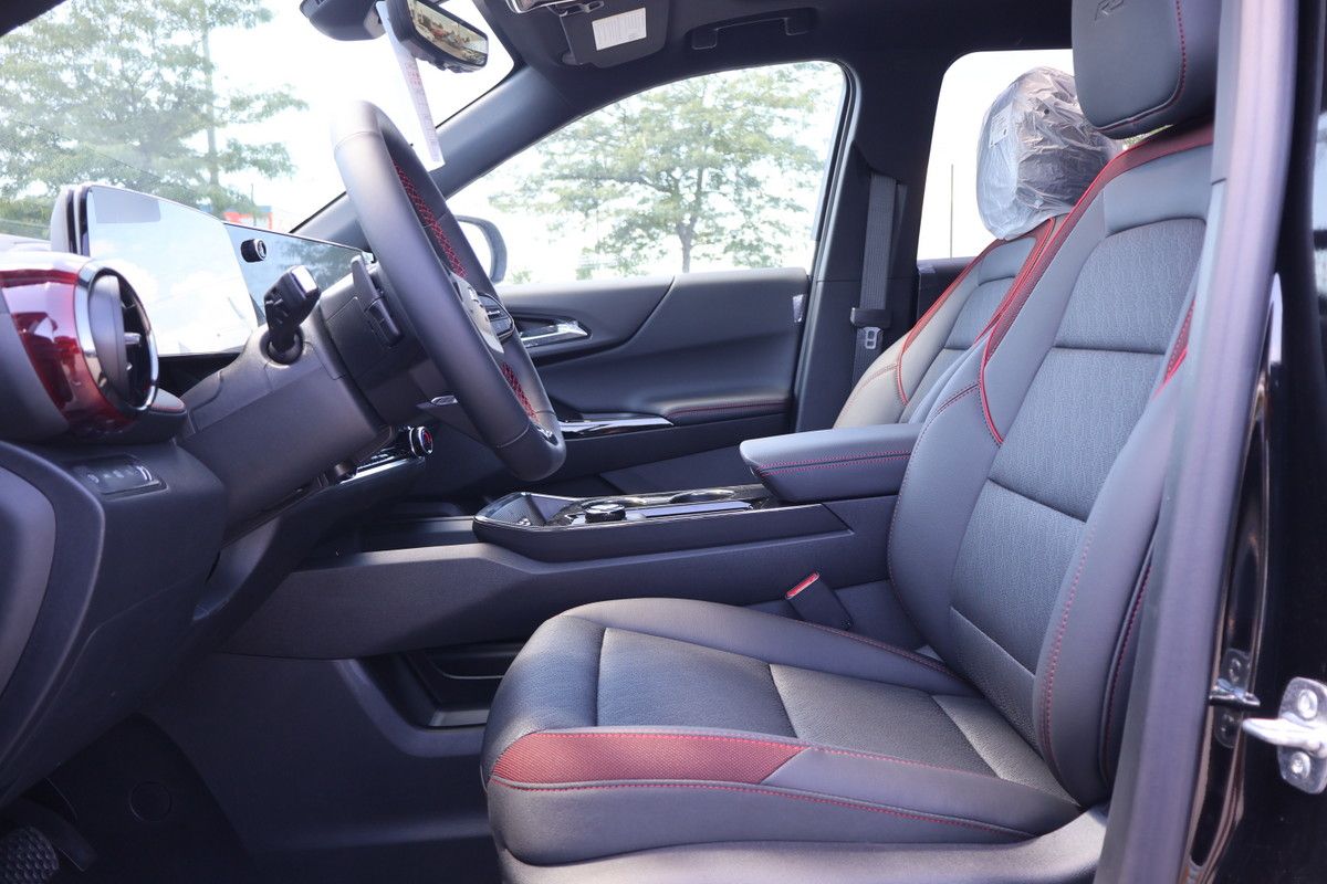 Photo Chevrolet Equinox RS 2027 #7