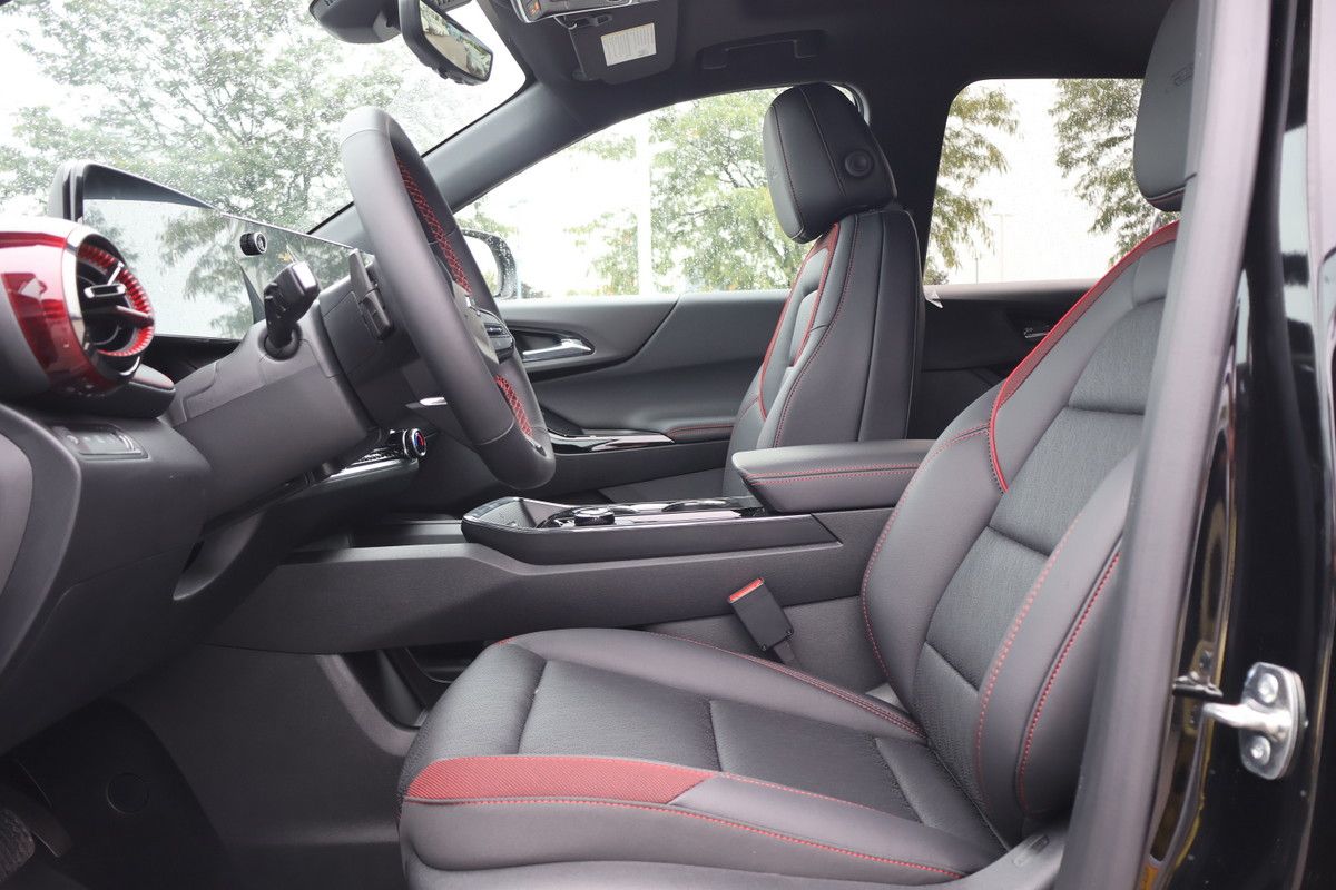 Photo Chevrolet Equinox RS 2027 #7