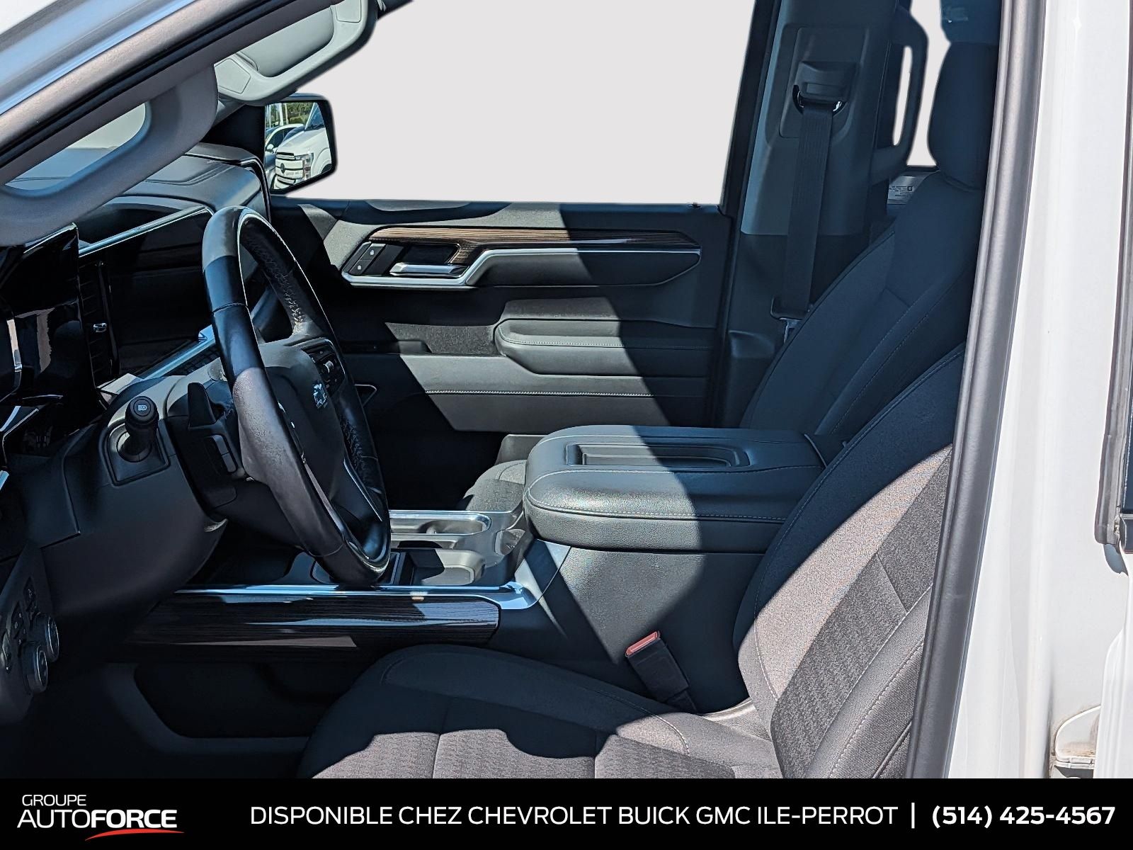 Photo 2022 Chevrolet Silverado 1500 RST #8