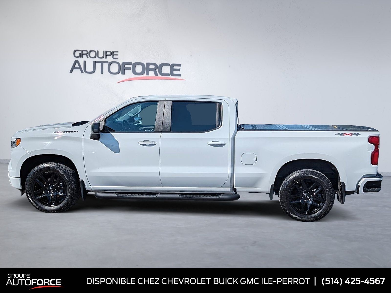 Photo 2022 Chevrolet Silverado 1500 RST #5