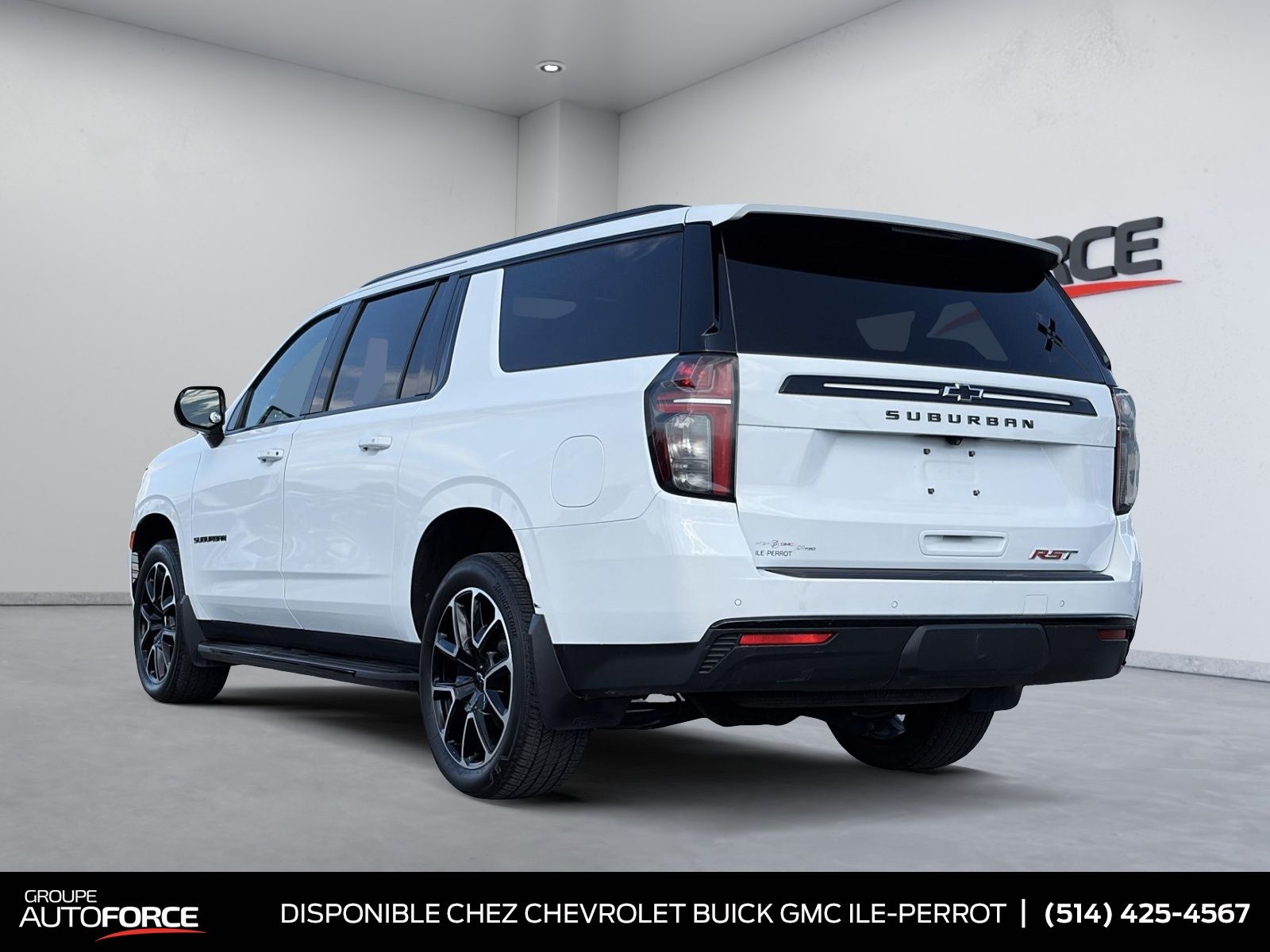 Photo Chevrolet Suburban RST 2023 #4