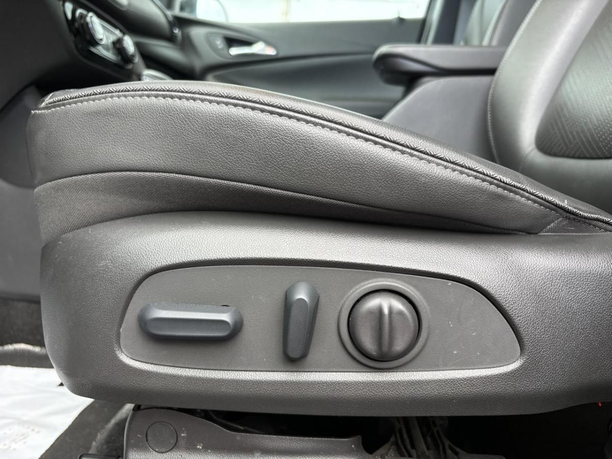 Photo 2023 Buick ENCORE GX AWD Essence #8