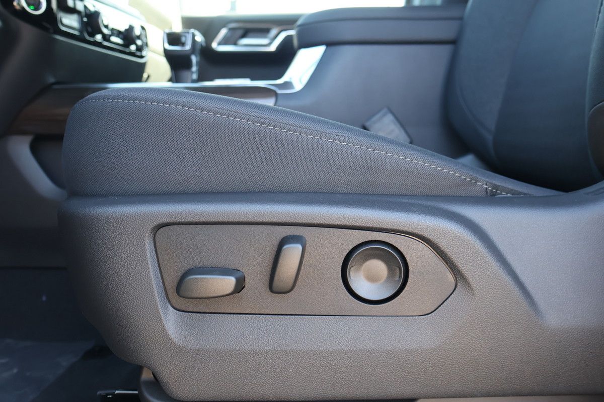 Photo 2026 Chevrolet Silverado 1500 RST #8