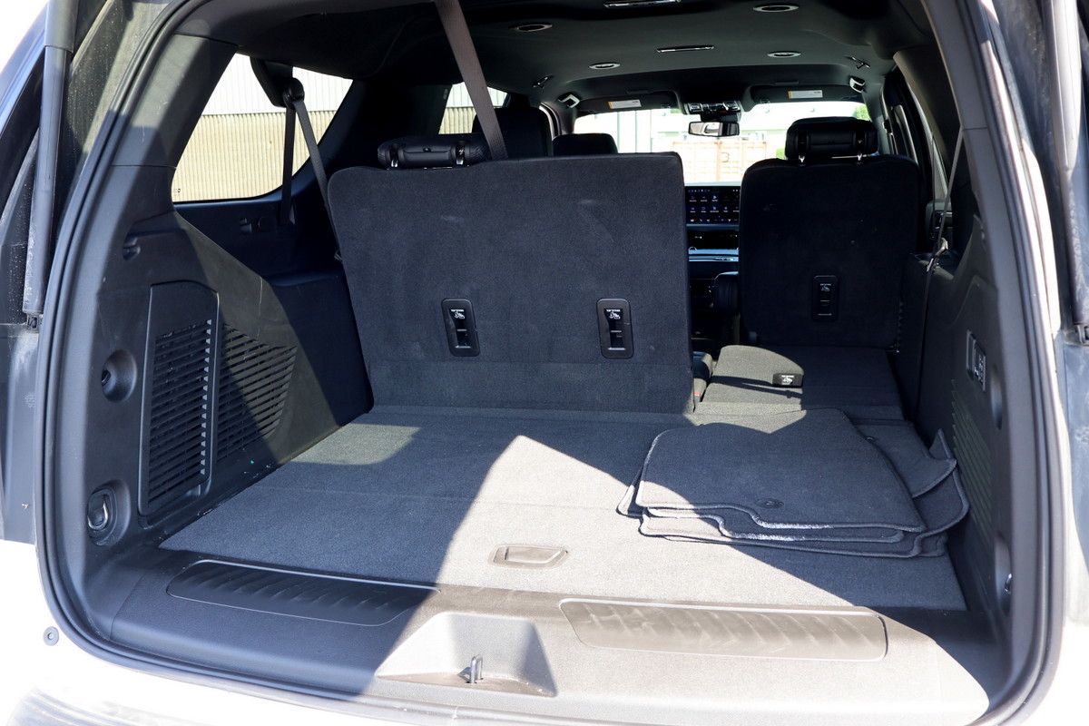 Photo 2026 Chevrolet Suburban LT #8