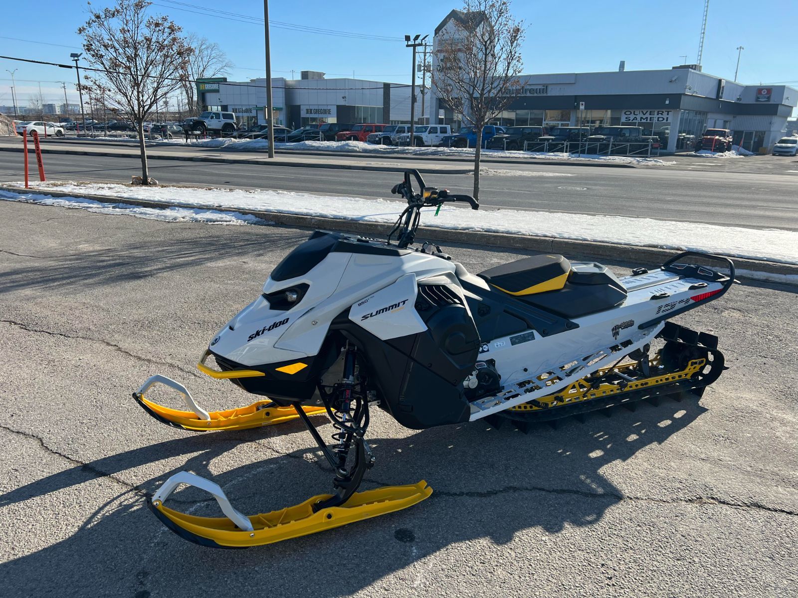 2023 Ski-Doo Summit EDGE PACKAGE