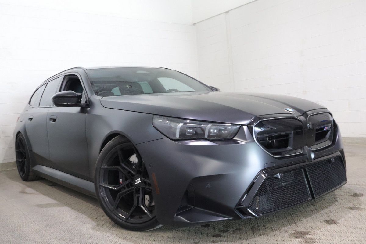 2025 BMW M5 TOURING PHEV + 4WD + TOIT DE VERRE PANO