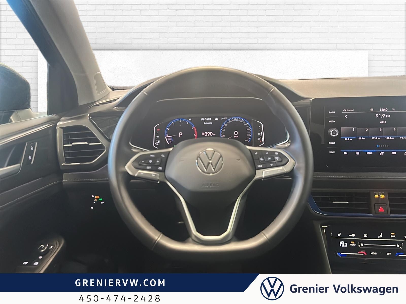 Photo 2025 Volkswagen TAOS Black Edition, Toit Pano, 4MOTION #8