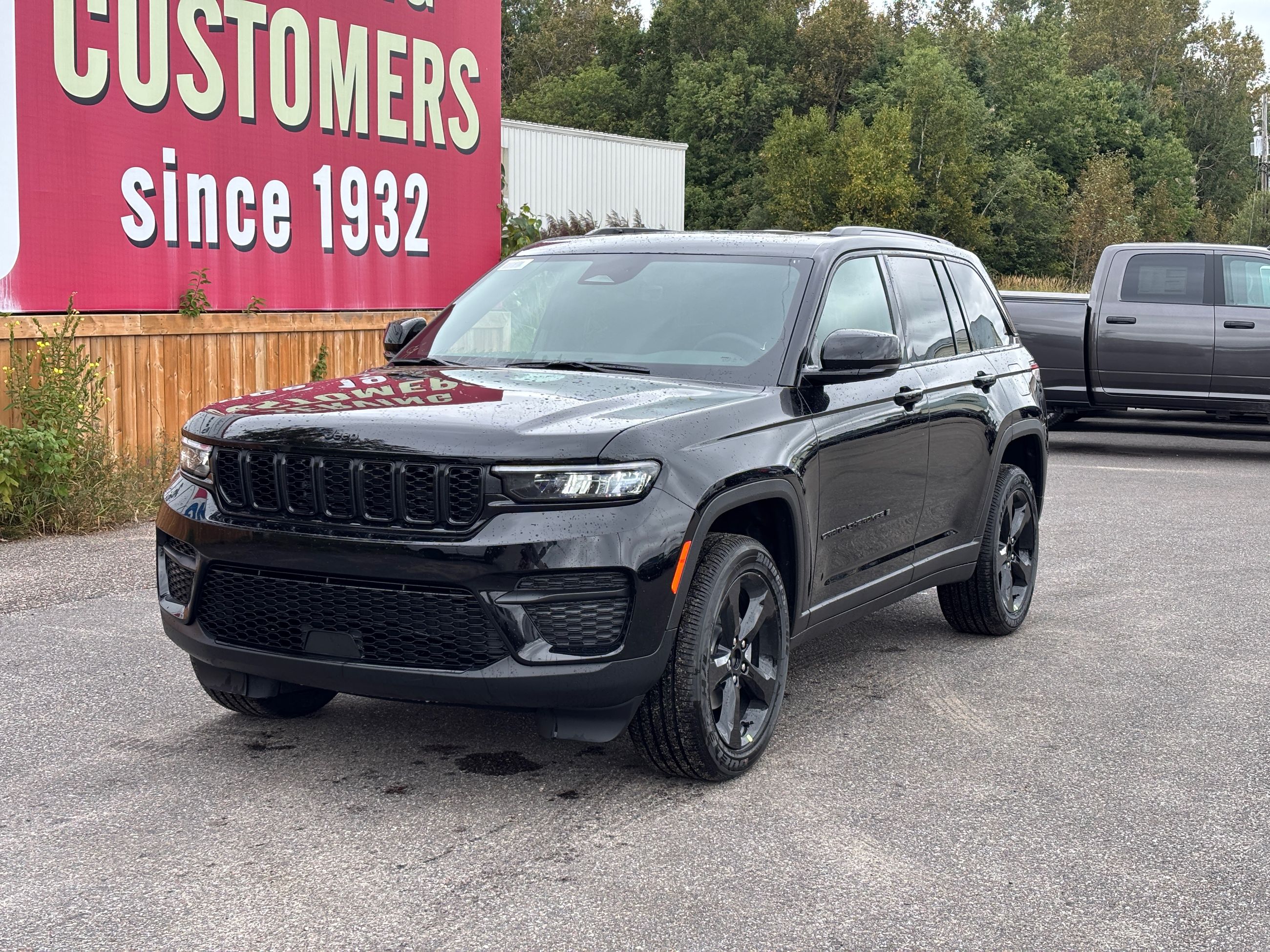 2025 Jeep Grand Cherokee LAREDO ALTITUDE