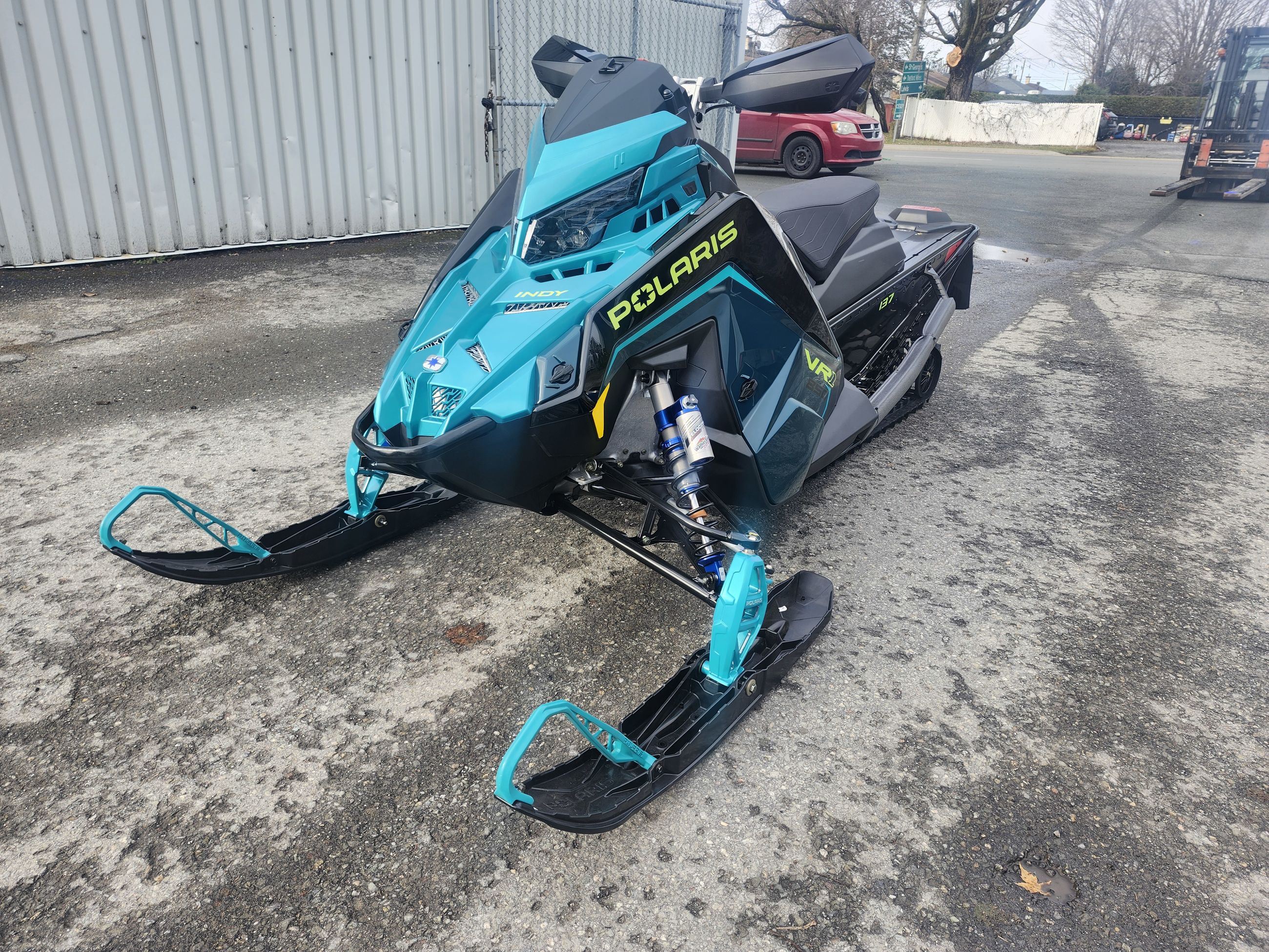 Polaris 850 INDY VR1 137  2025