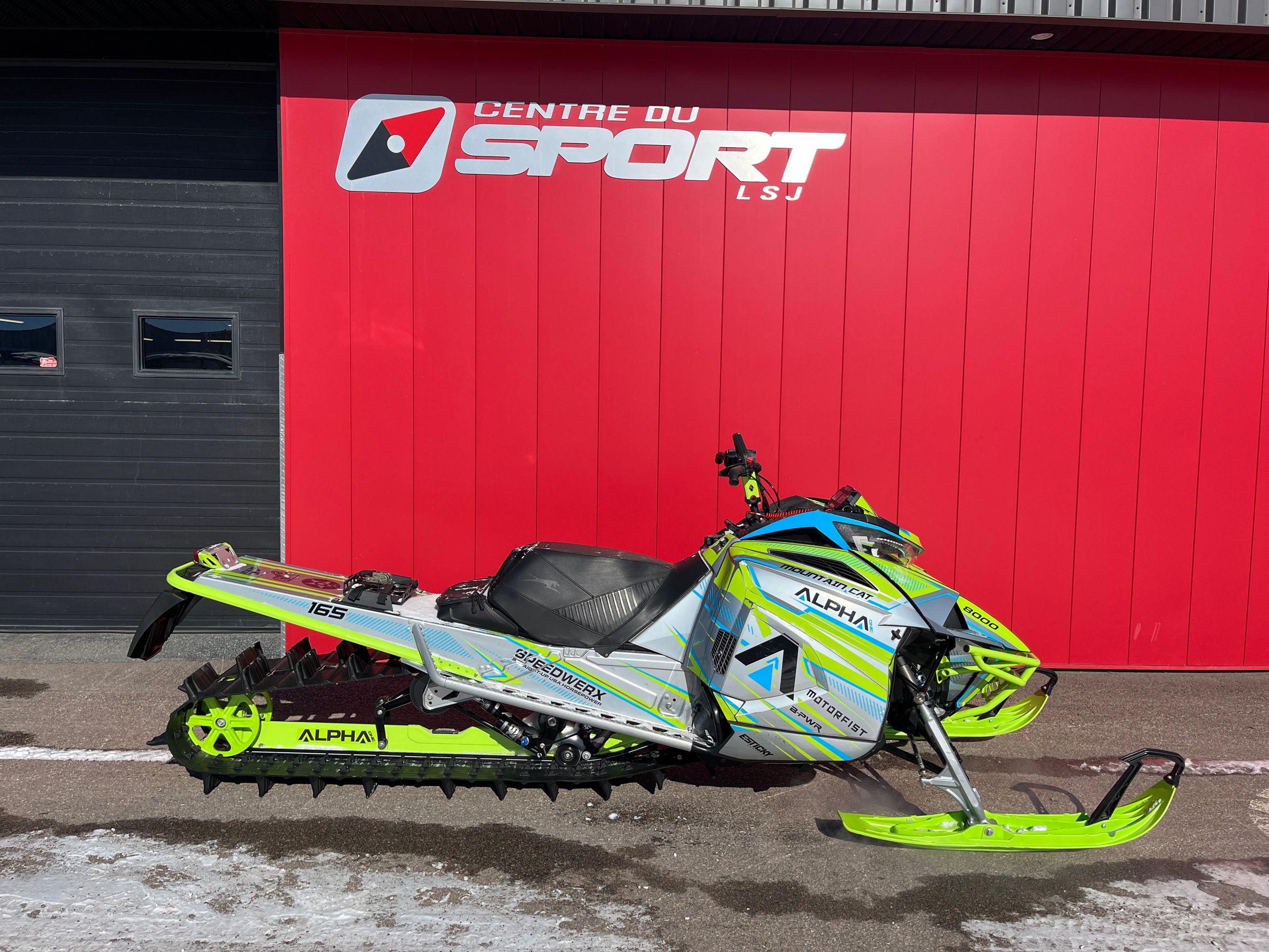 Centre du sport Lac-St-Jean à Alma | Snowmobile Arctic Cat in our 