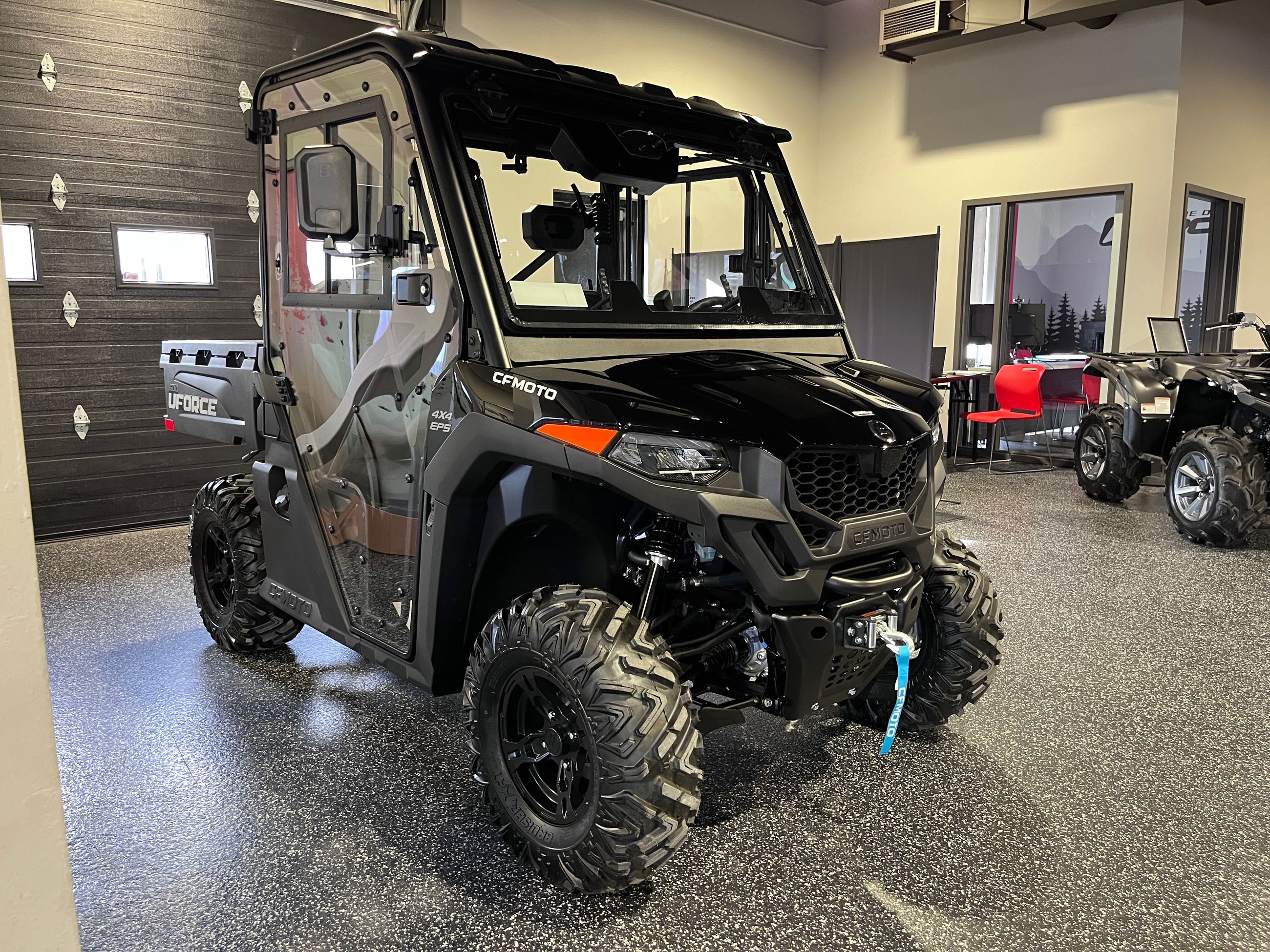 2025 CF Moto UFORCE 600 EPS Cabine Complète