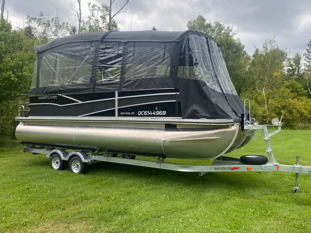 2017 Crestliner RALLY DLX 220 3 quilles