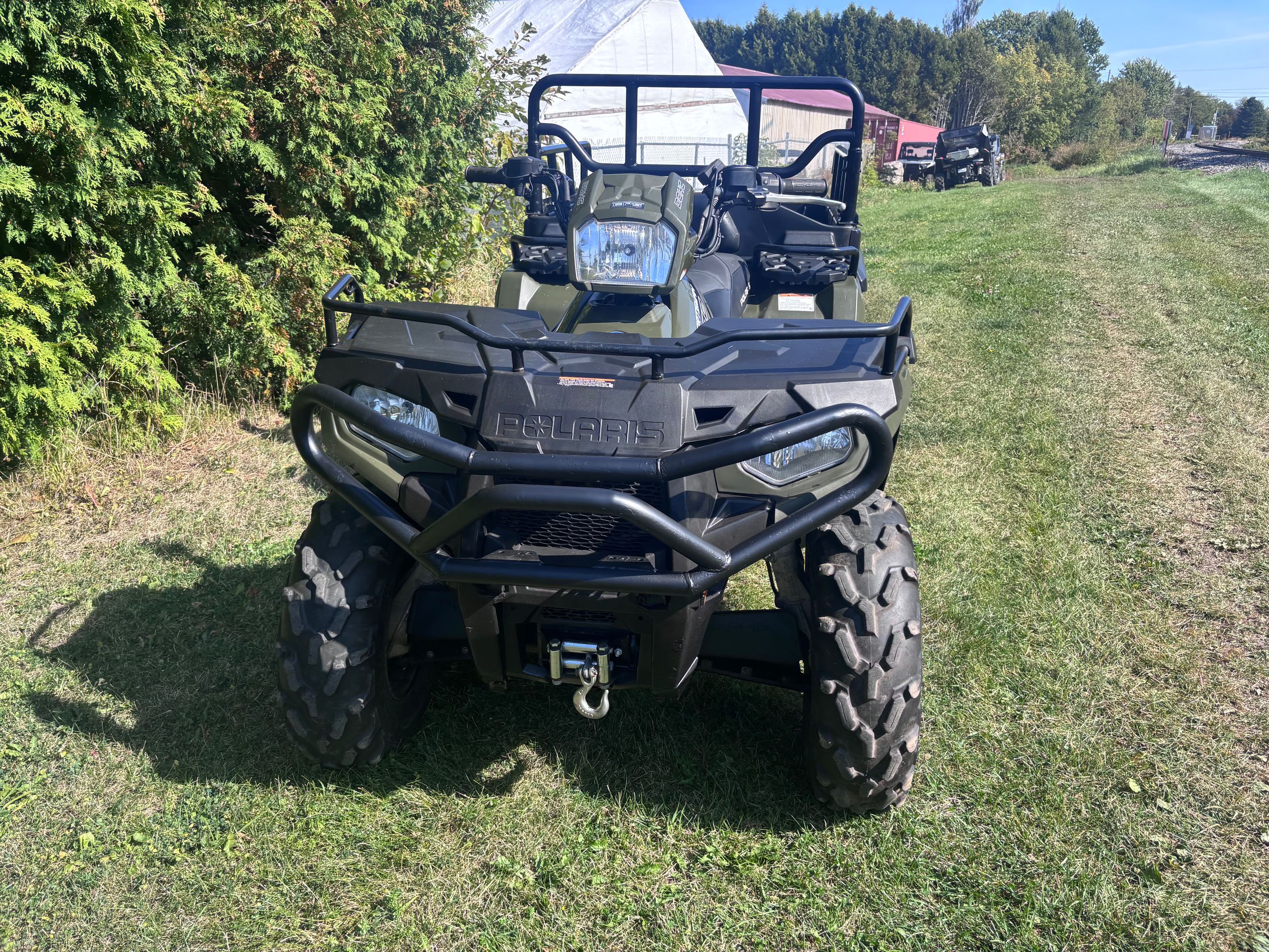 Polaris BIG BOSS 570 SEULEMENT 2500 KM , PNEU ORIGINAL 2017