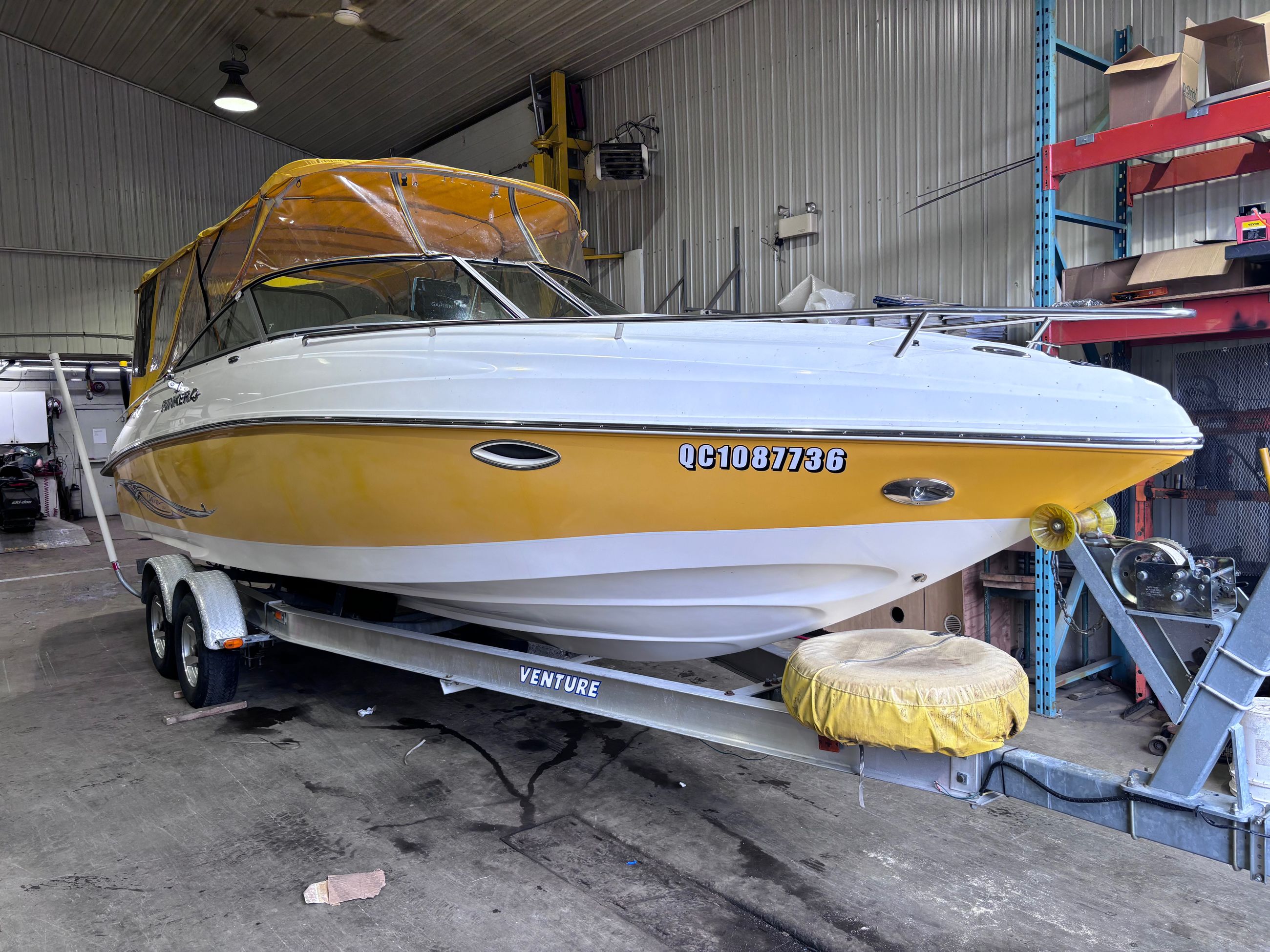 2007 RINKER CAPTIVA 262 CUDY CABINE 26'