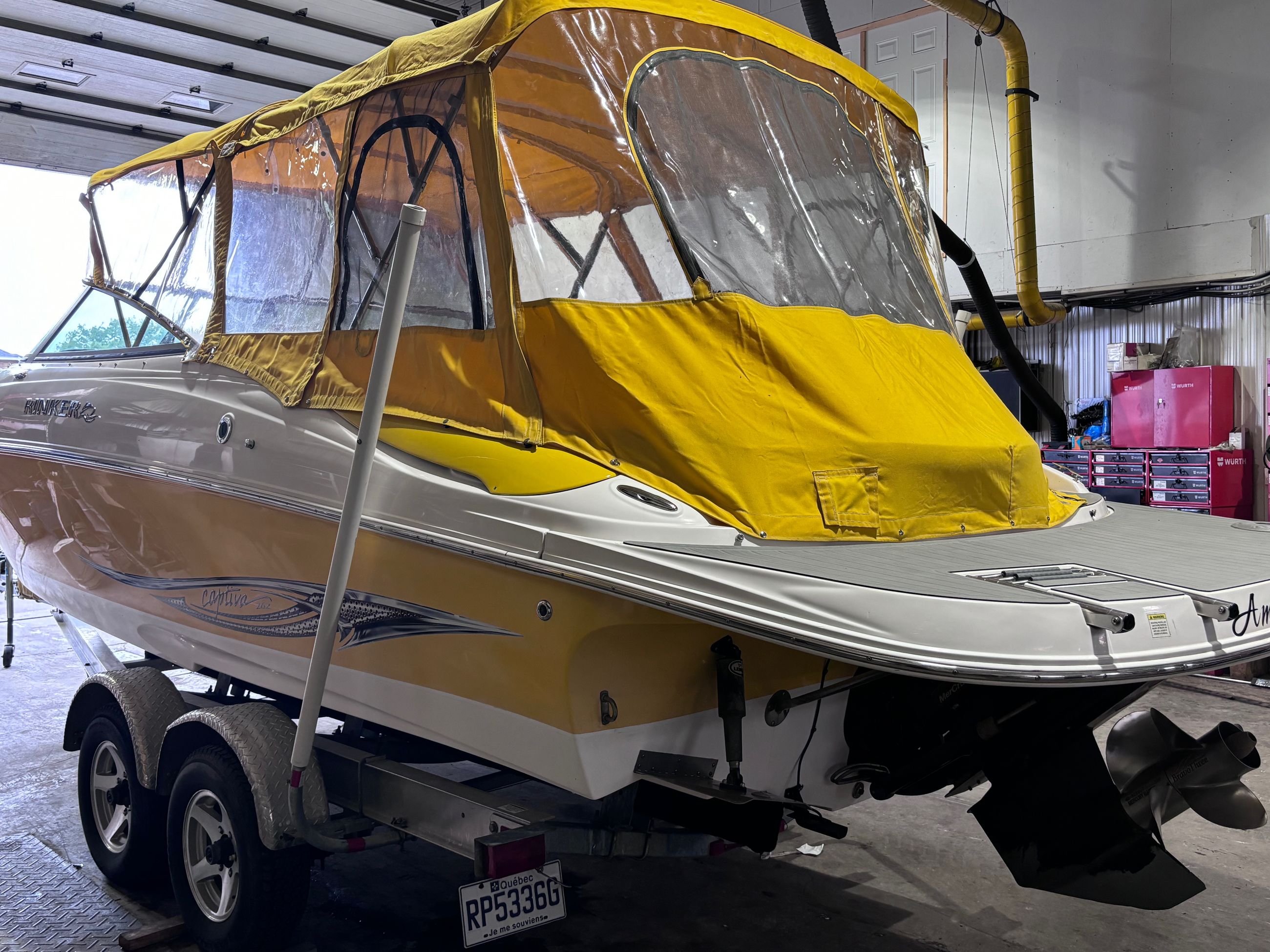 2007 RINKER CAPTIVA 262 CUDY CABINE 26'