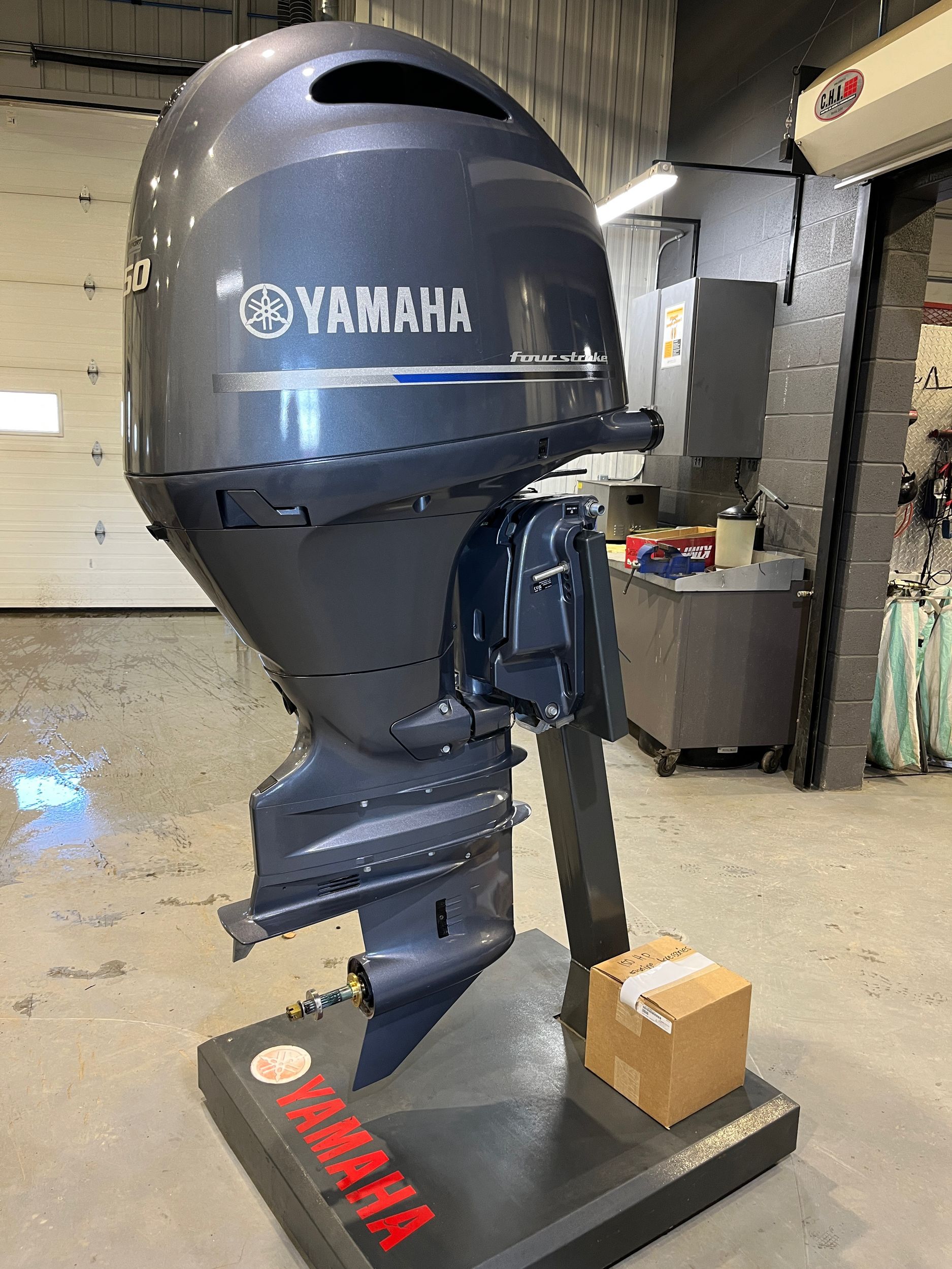 Yamaha F150XB Demo show room 2024
