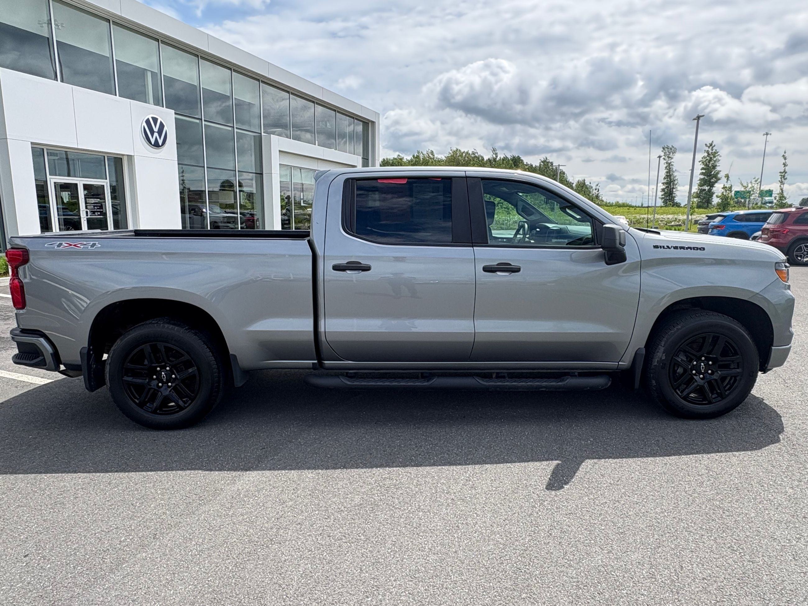 2023 Chevrolet Silverado 1500 Custom + CREW + 20 PO  + MARCHEPIEDS + 2.7 + WOW +