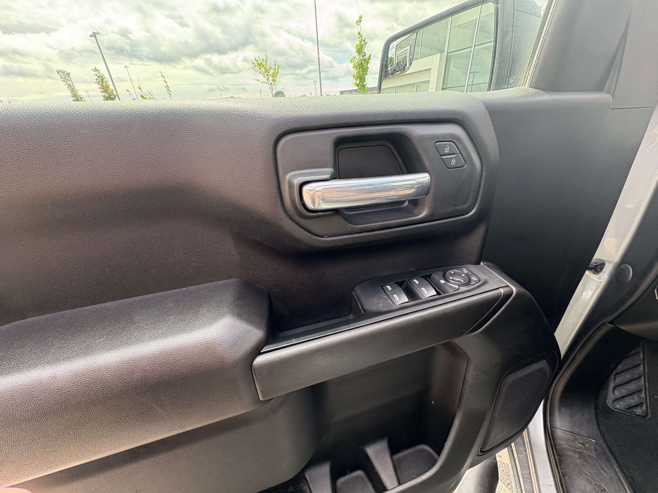 2023 Chevrolet Silverado 1500 Custom + CREW + 20 PO  + MARCHEPIEDS + 2.7 + WOW +