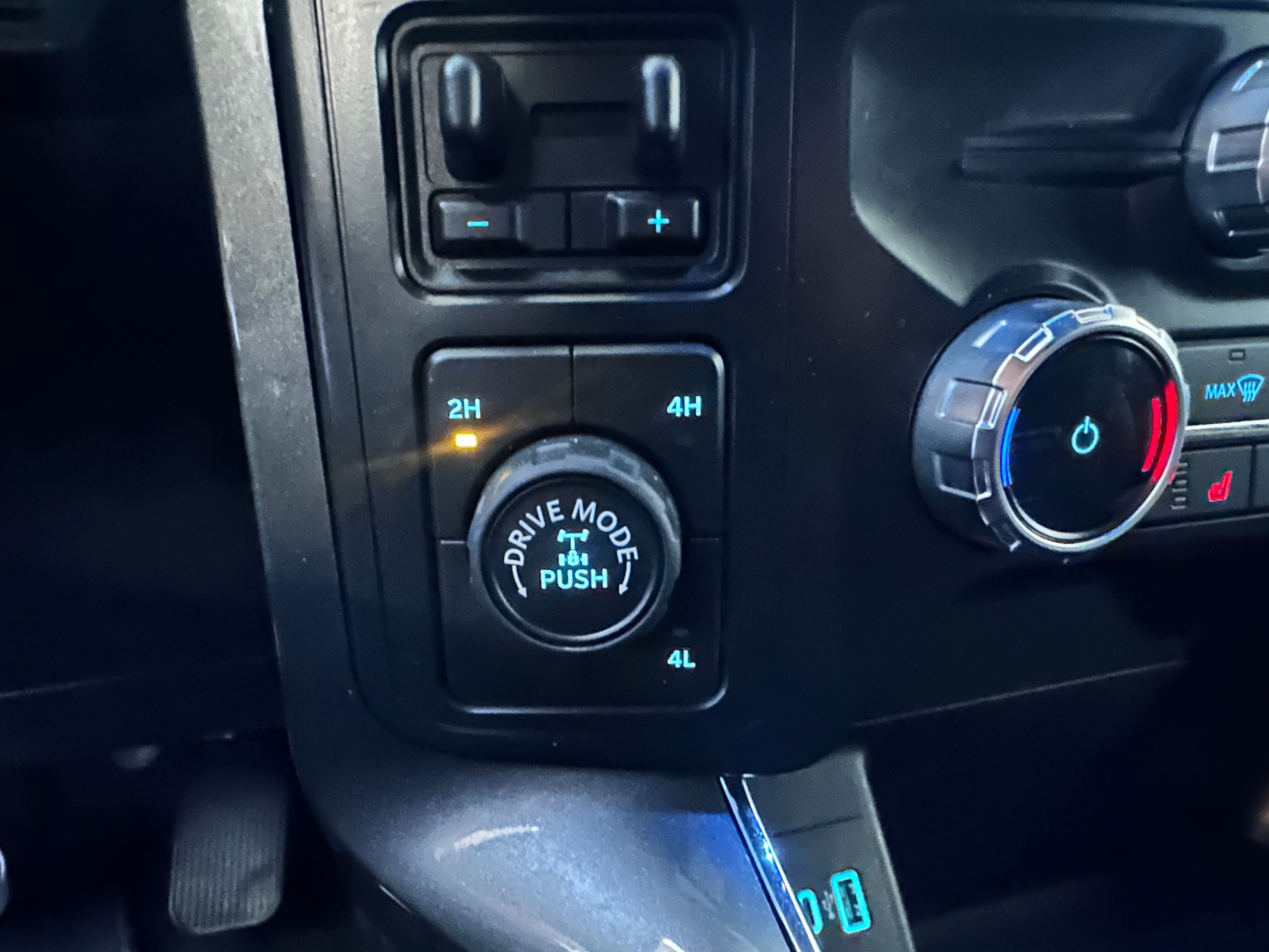 2022 Ford F-150 SPORT + FX4 + V8 + CREW + 3.73 + TOW PACK + WOW ++