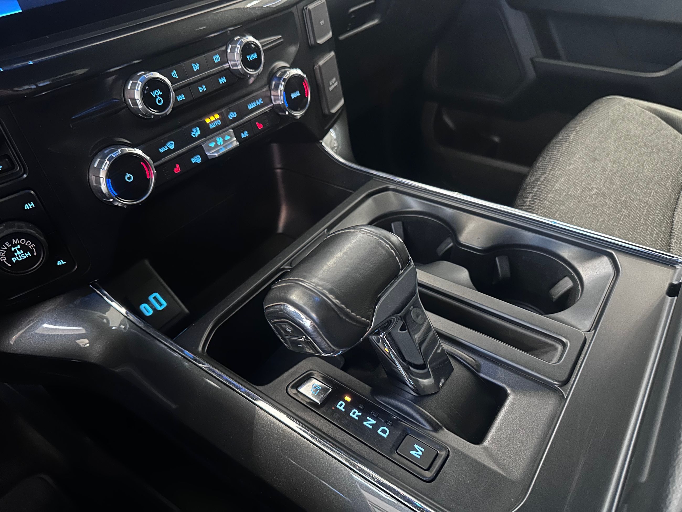 2022 Ford F-150 SPORT + FX4 + V8 + CREW + 3.73 + TOW PACK + WOW ++