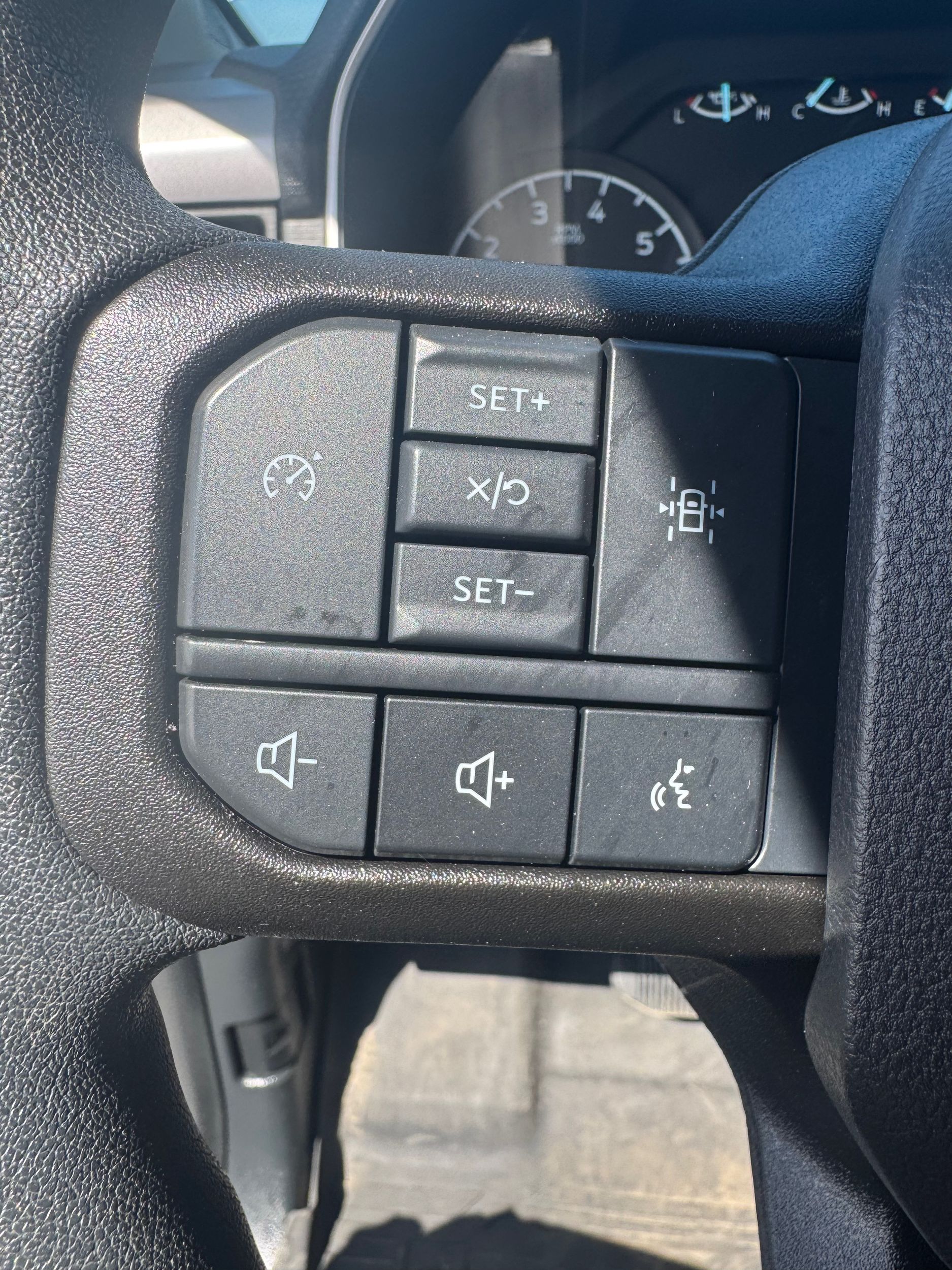 2023 Ford F-150 XLT + 3.5 L + MARCHE PIEDS + A/C + PAS CHER  + WOW